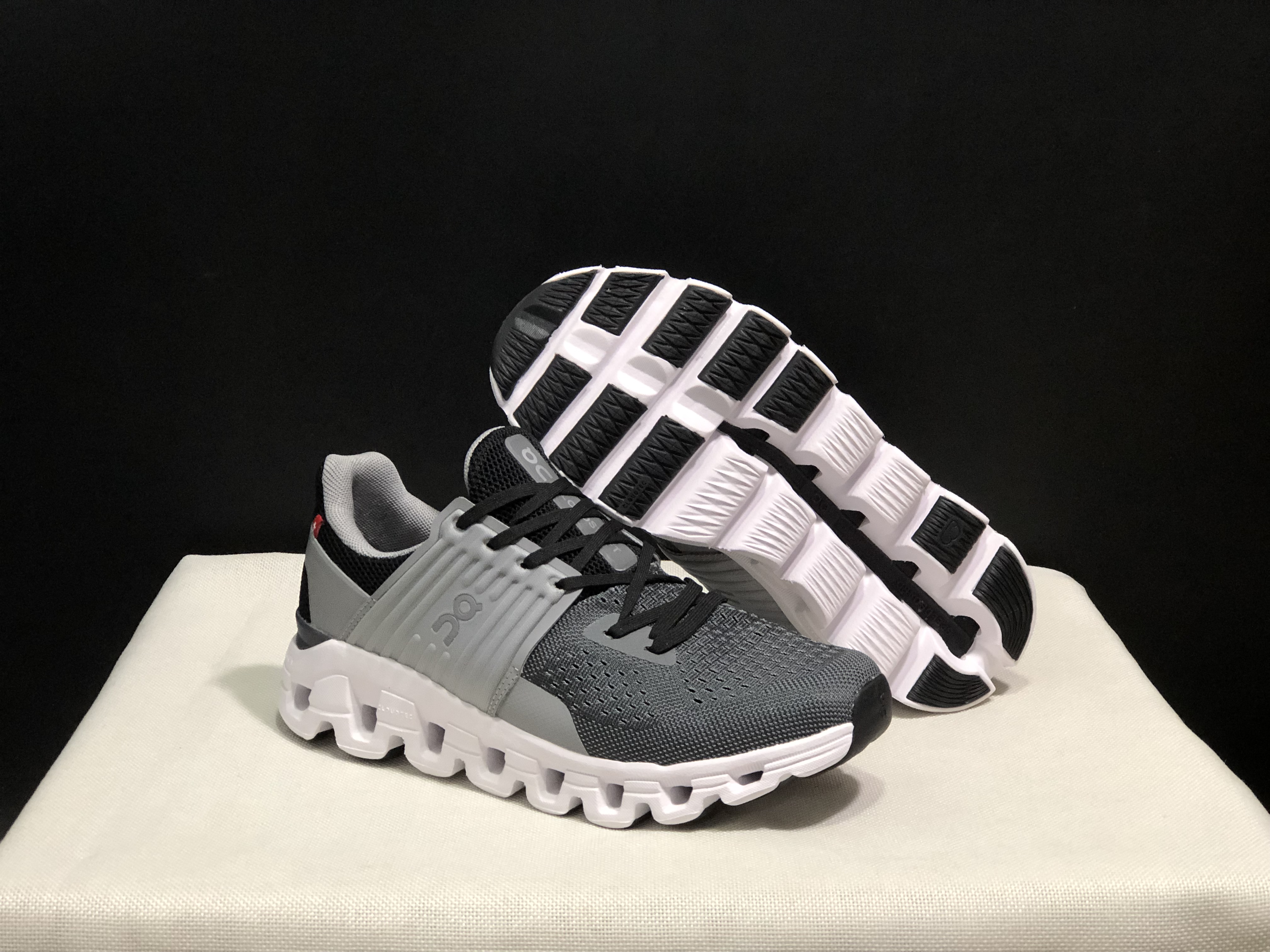 On Running Cloudswift Cushioning Running Shoes Light Grey/Dark Grey