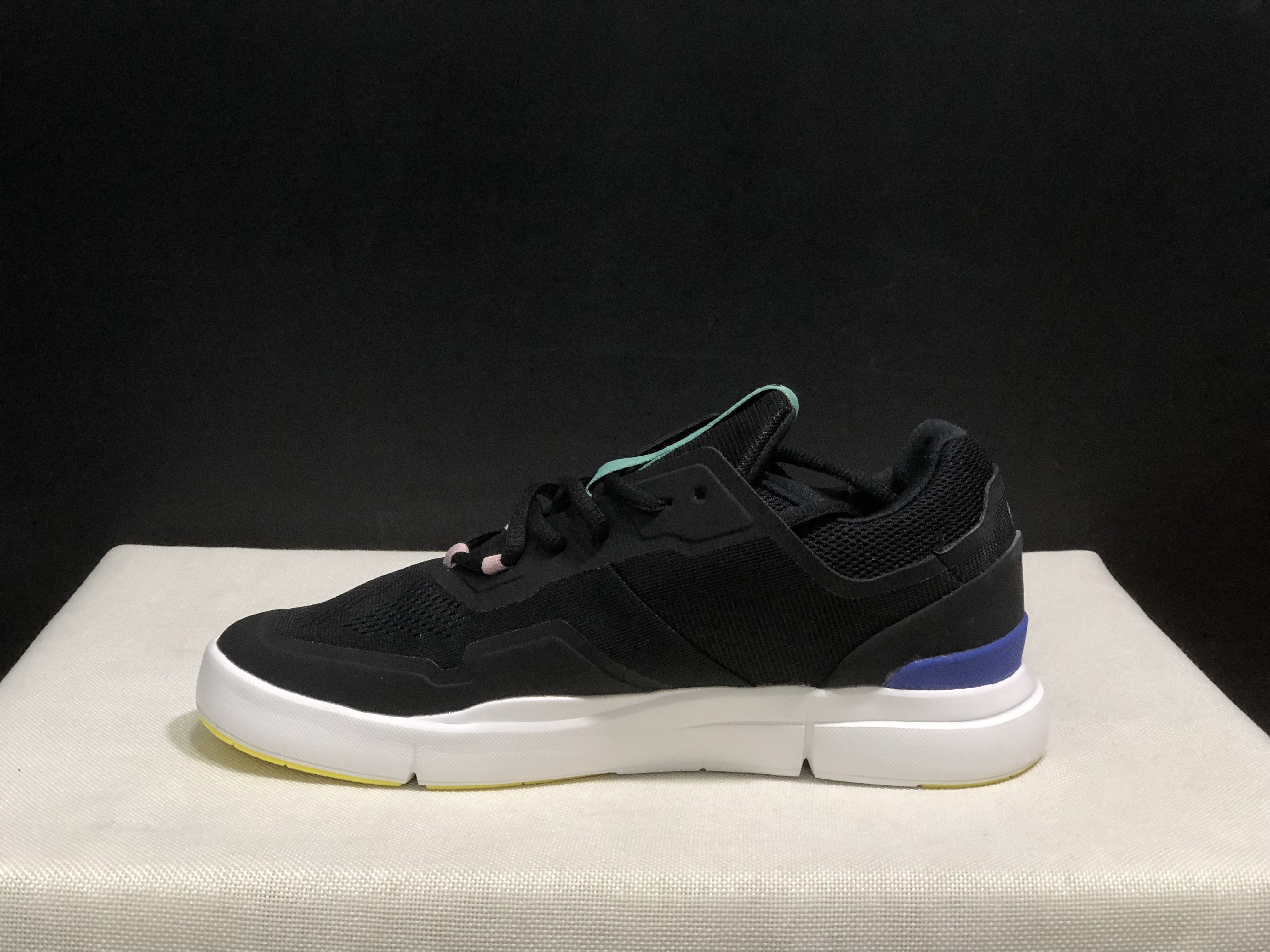 On Running The Roger Spin Breathable Mesh Sneakers Black