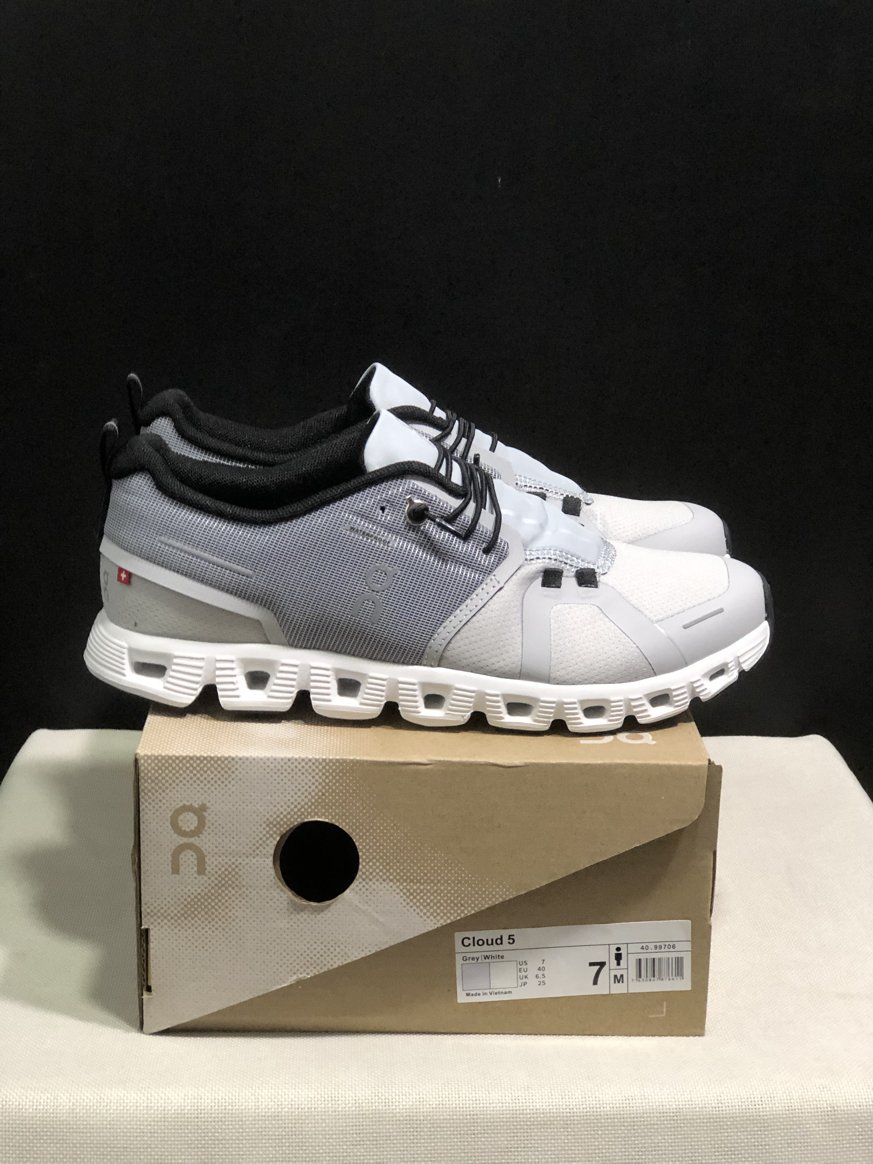 On Running Cloud 5 Lightweight Running Shoes Grey