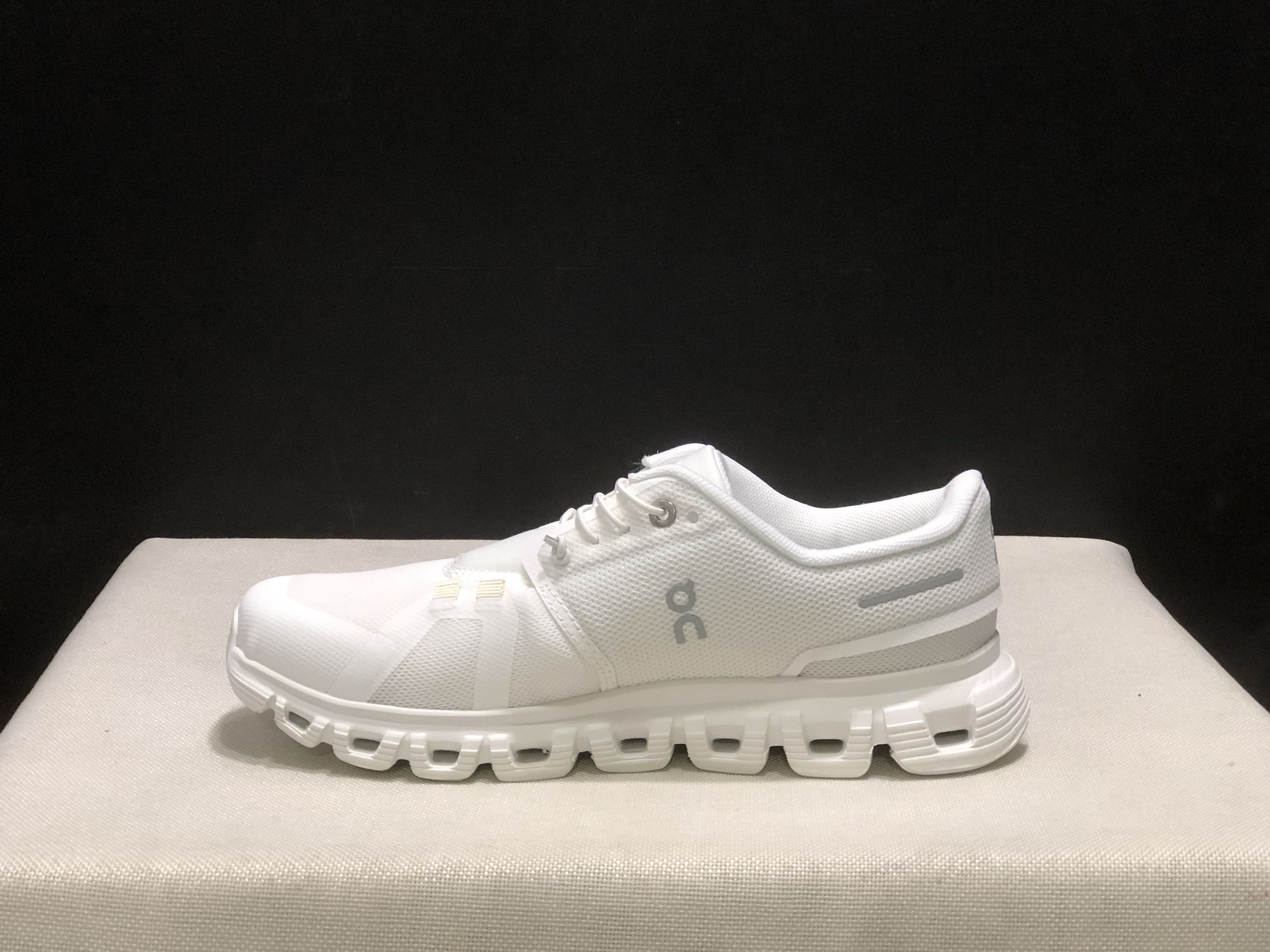 On Running Cloud 6 Casual Life Shoes White