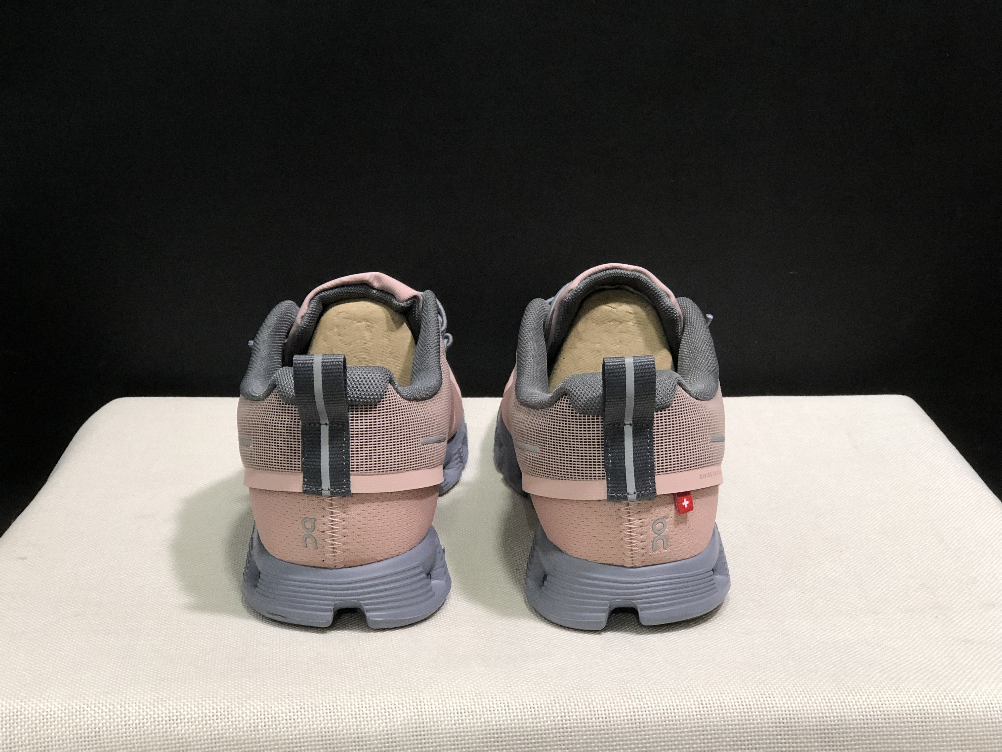 On Running Cloud 5 Lightweight Running Shoes Rose/Fossil