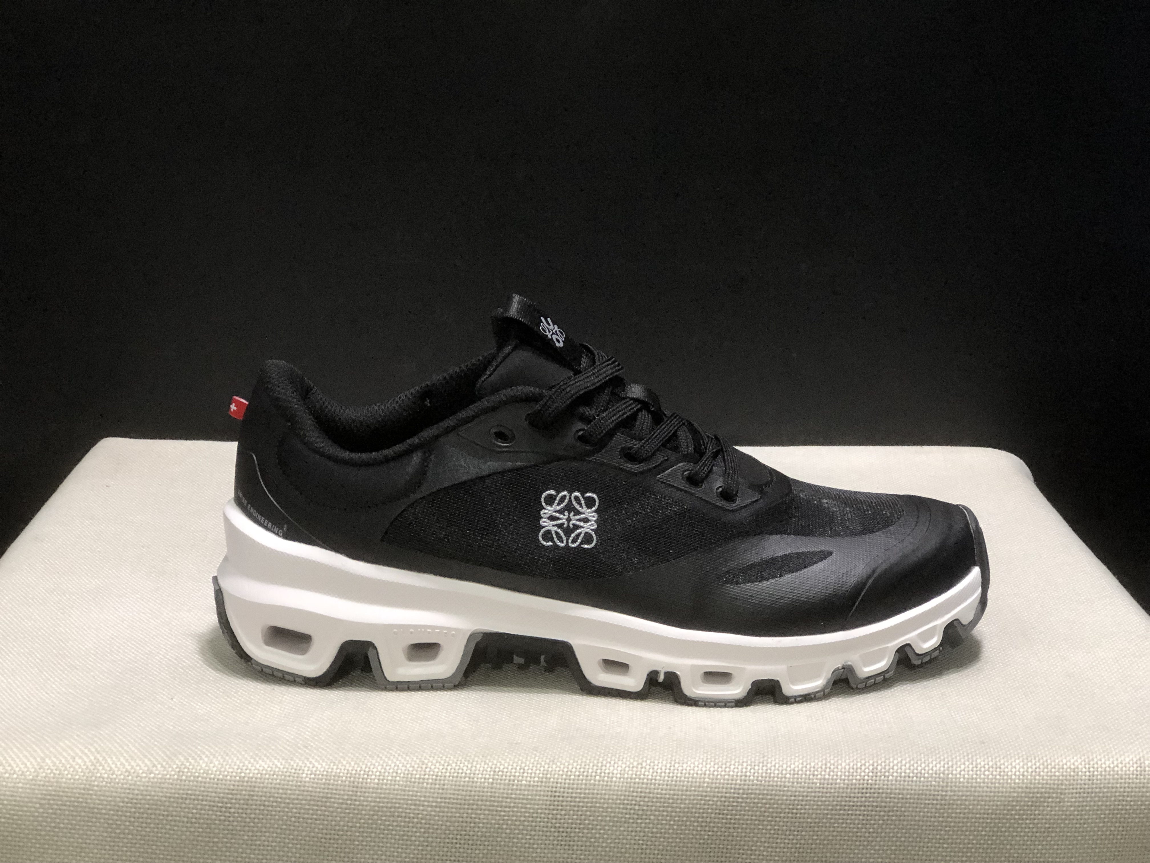 LOEWE x On Running Cloudventure 2.0 Black/White Running Shoes Co-Signed Edition