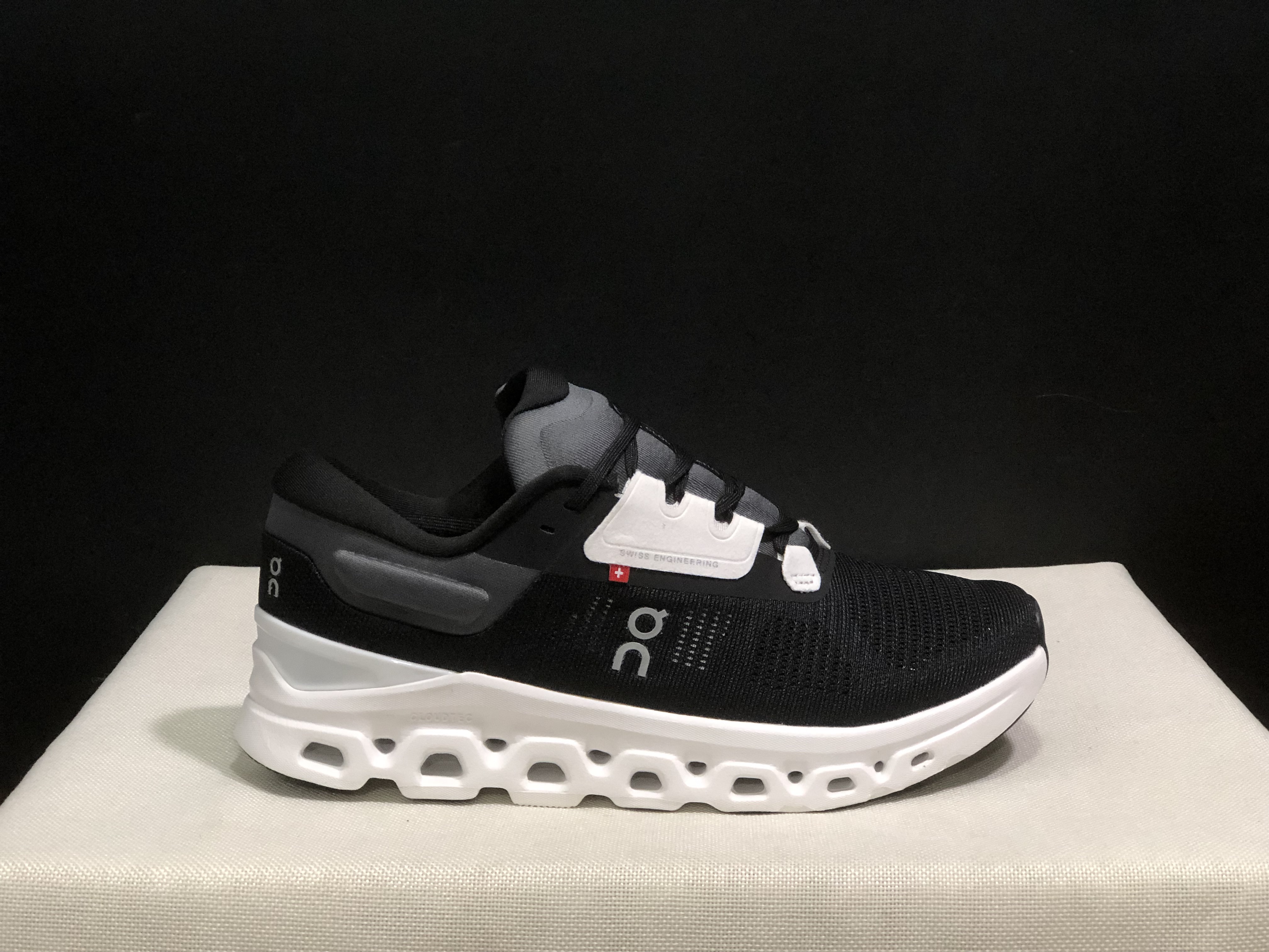 On Running Cloudstratus 3 Anti-Slip Running Shoes Black/White