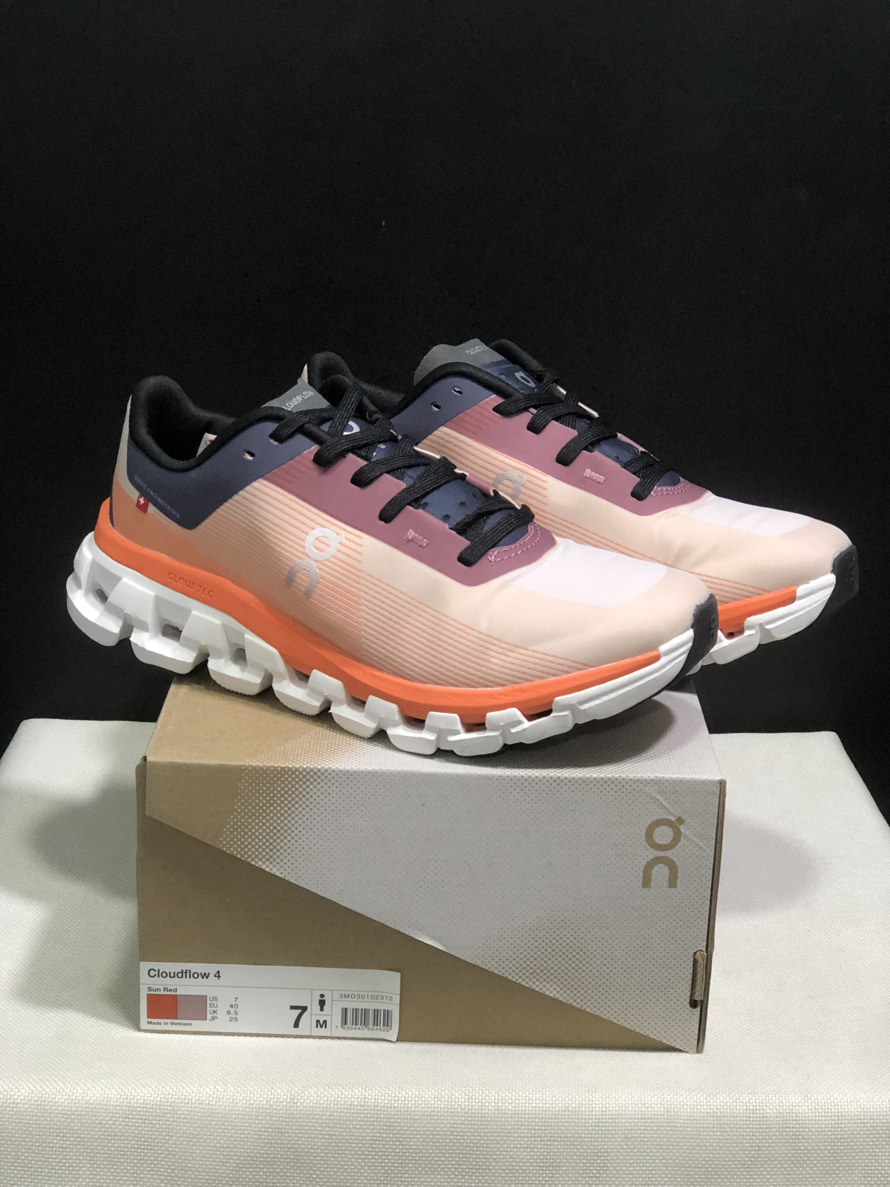 On Running Cloudflow 4 Shock-Absorbing And Wear-Resistant Running Shoes Quartz/Flame