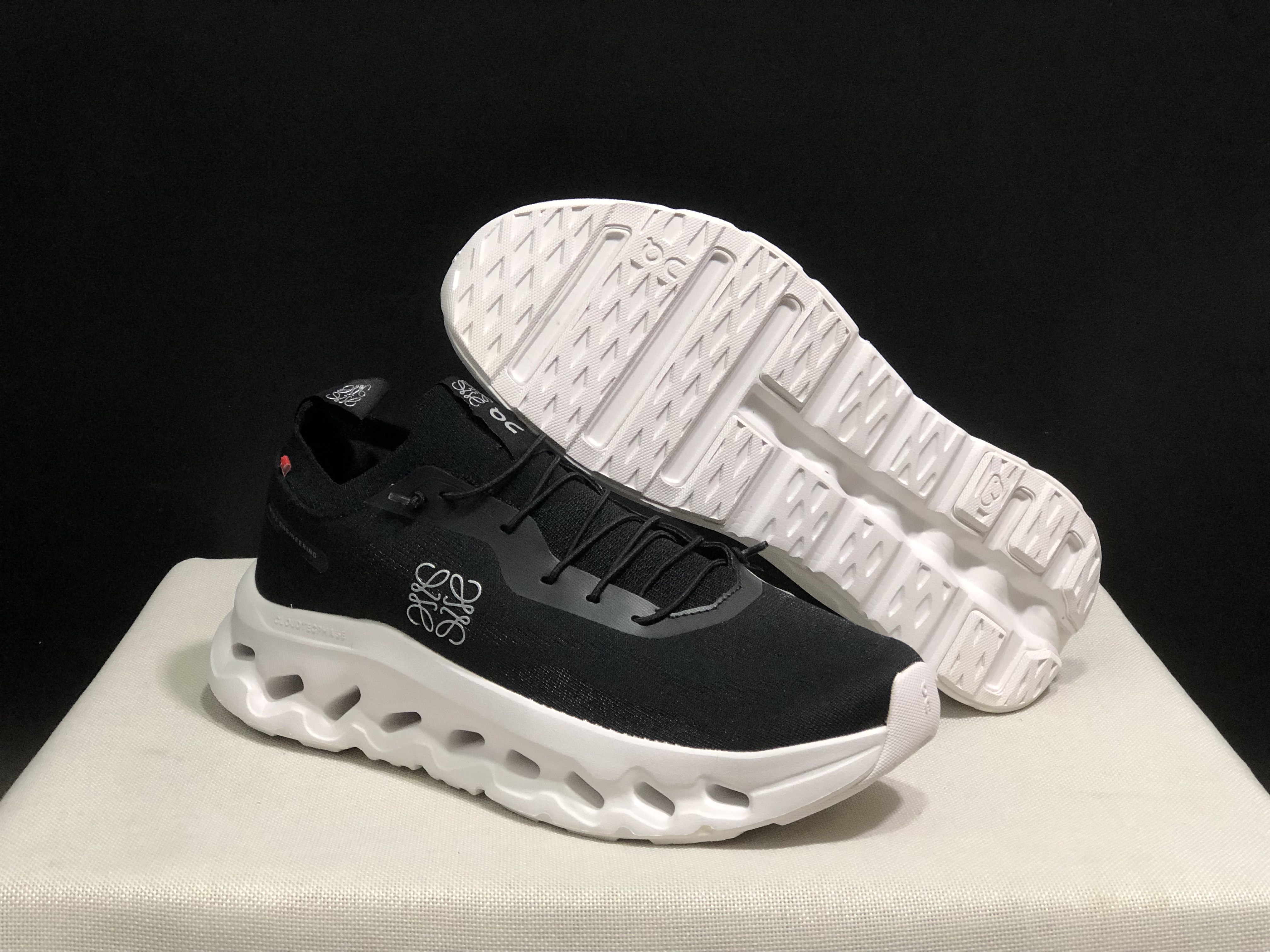LOEWE x On Running Cloudtilt Running Shoes Co-Signed Edition Black/White