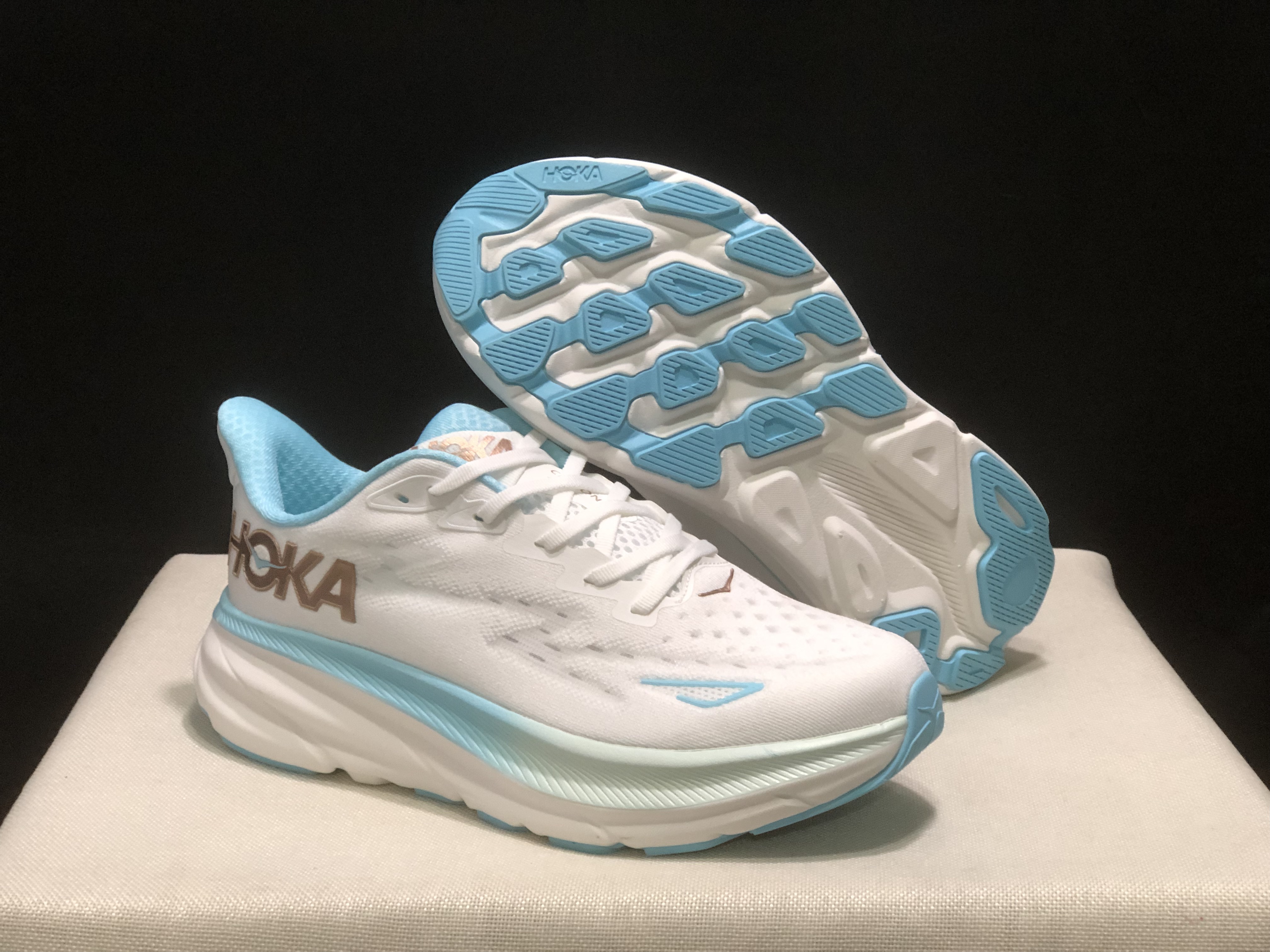 Hoka One One Clifton 9 Running Shoes Athletic Shoes Sneakers White/Blue