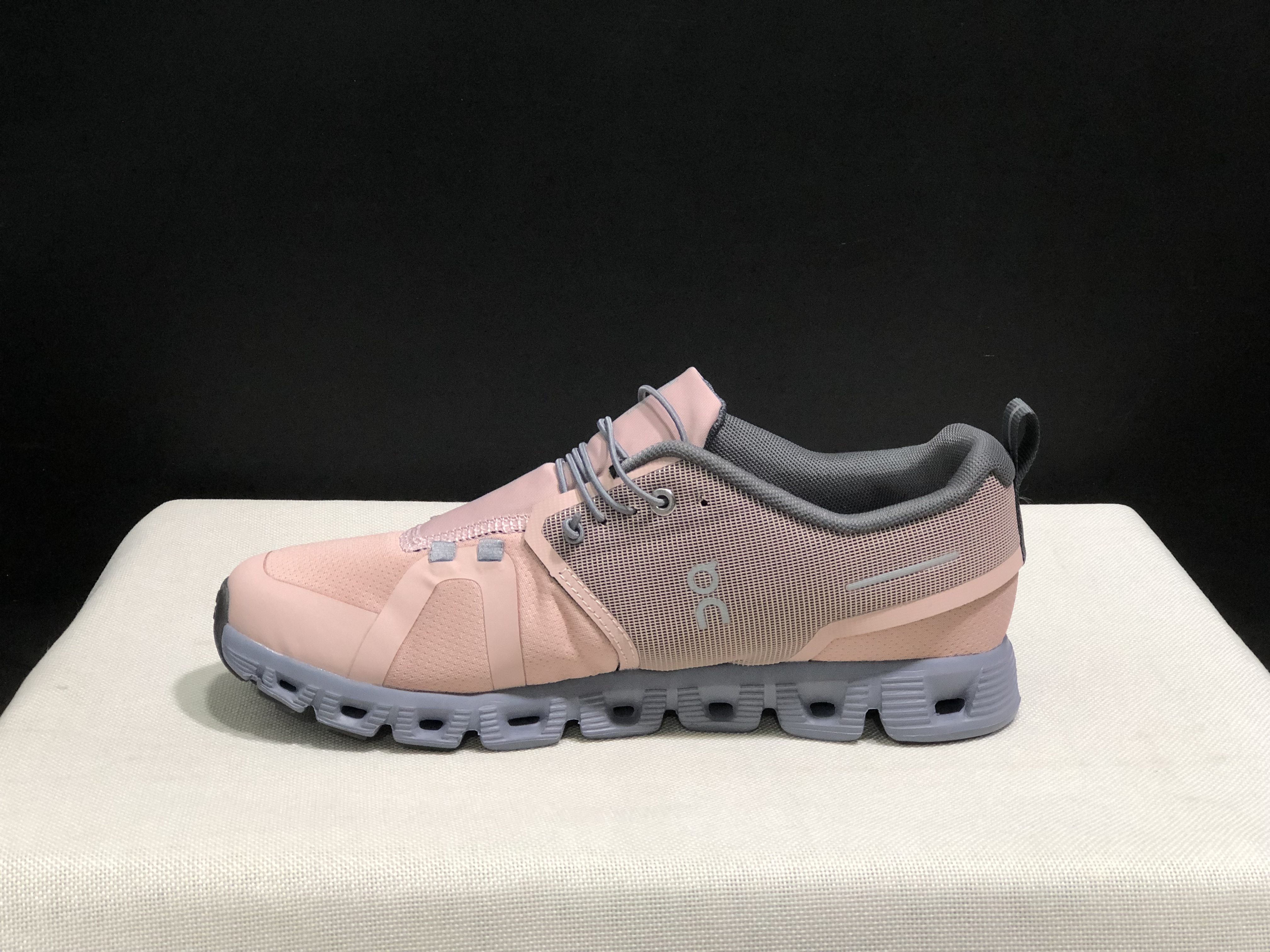 On Running Cloud 5 Lightweight Running Shoes Rose/Fossil