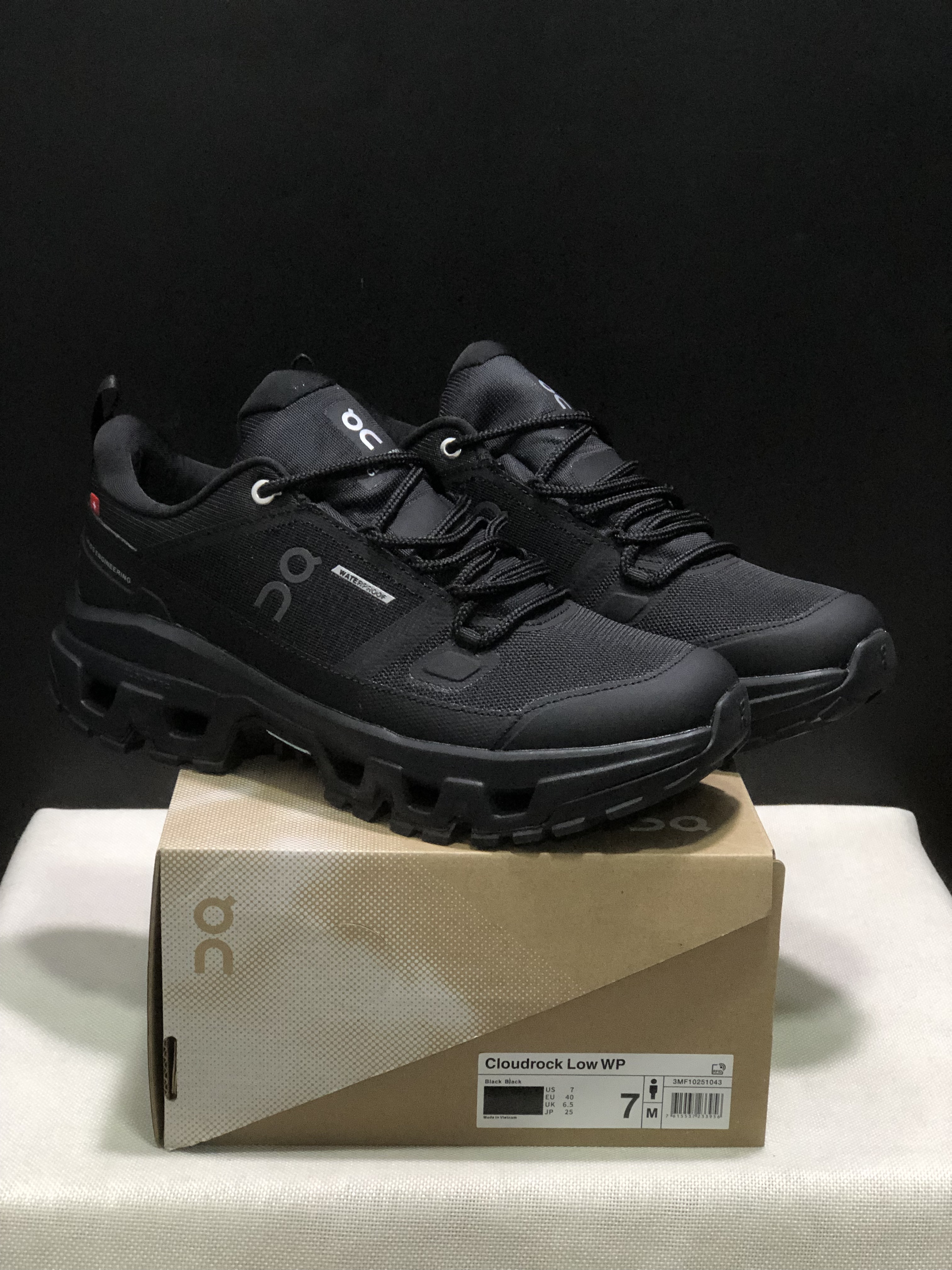 On Running Cloudrock Low WP Hiking Outdoor Shoes All Black