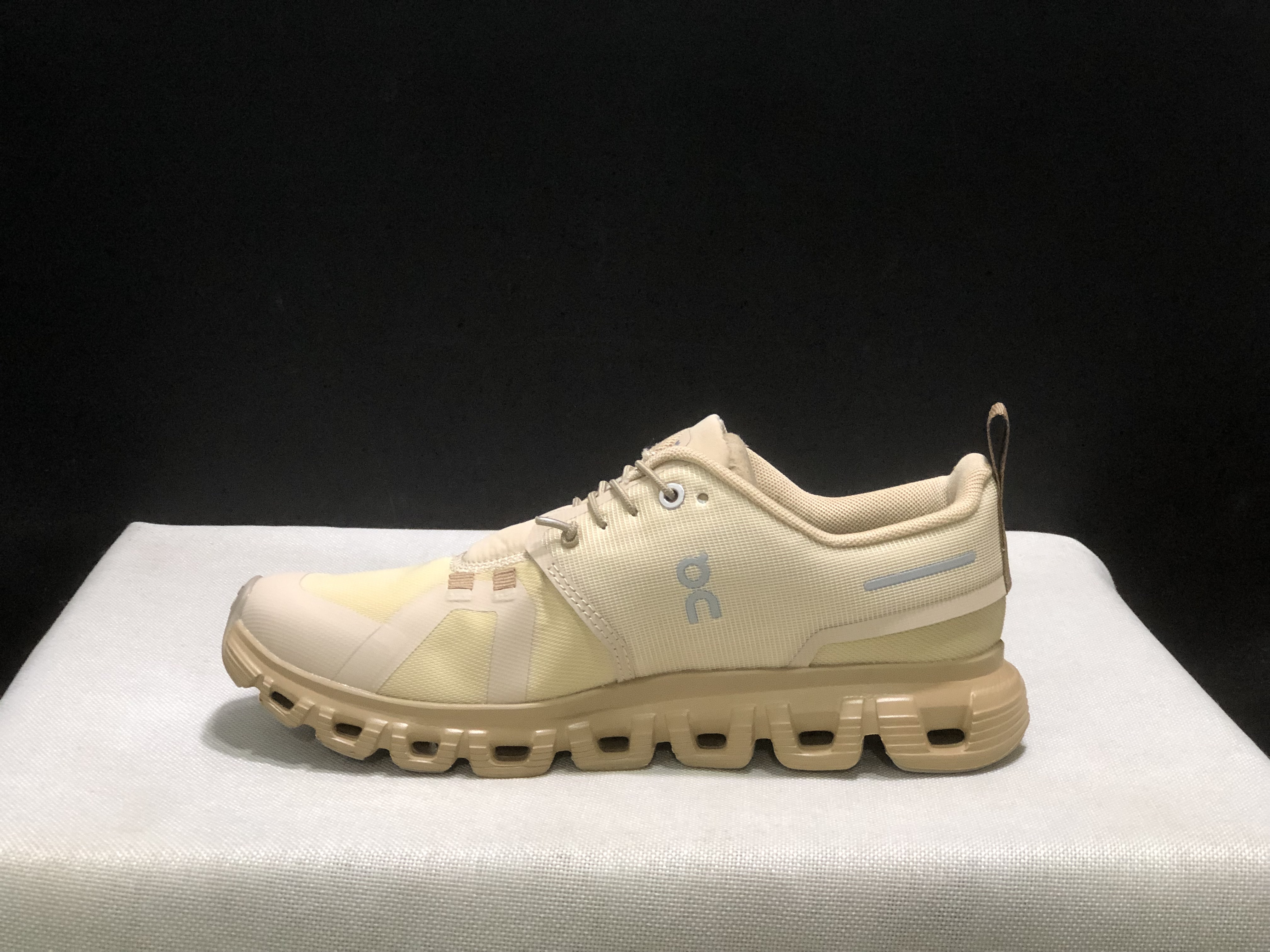 On Running Cloud 6 Casual Life Shoes Light Yellow