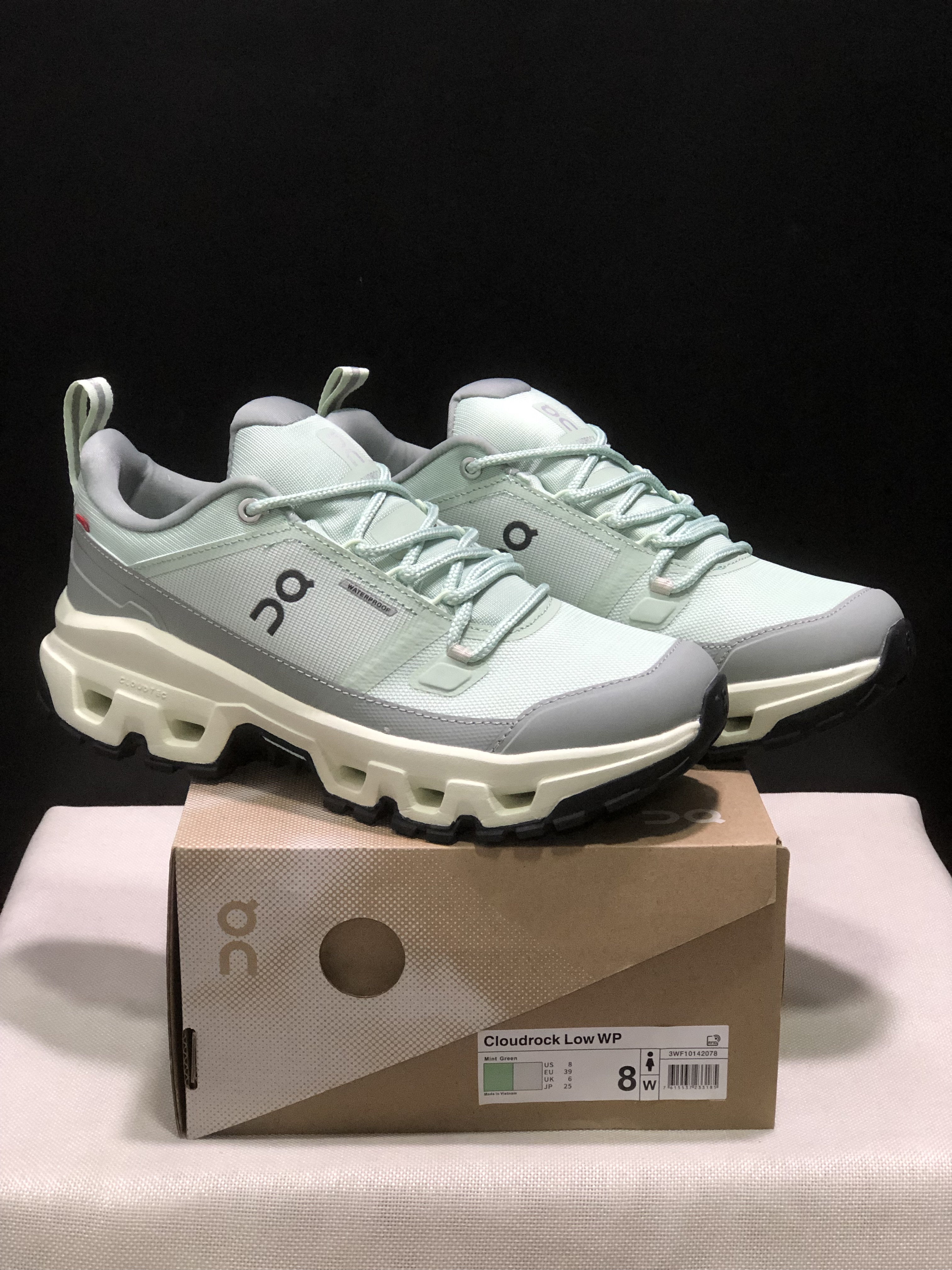 On Running Cloudrock Low WP Hiking Outdoor Shoes Mint/Green