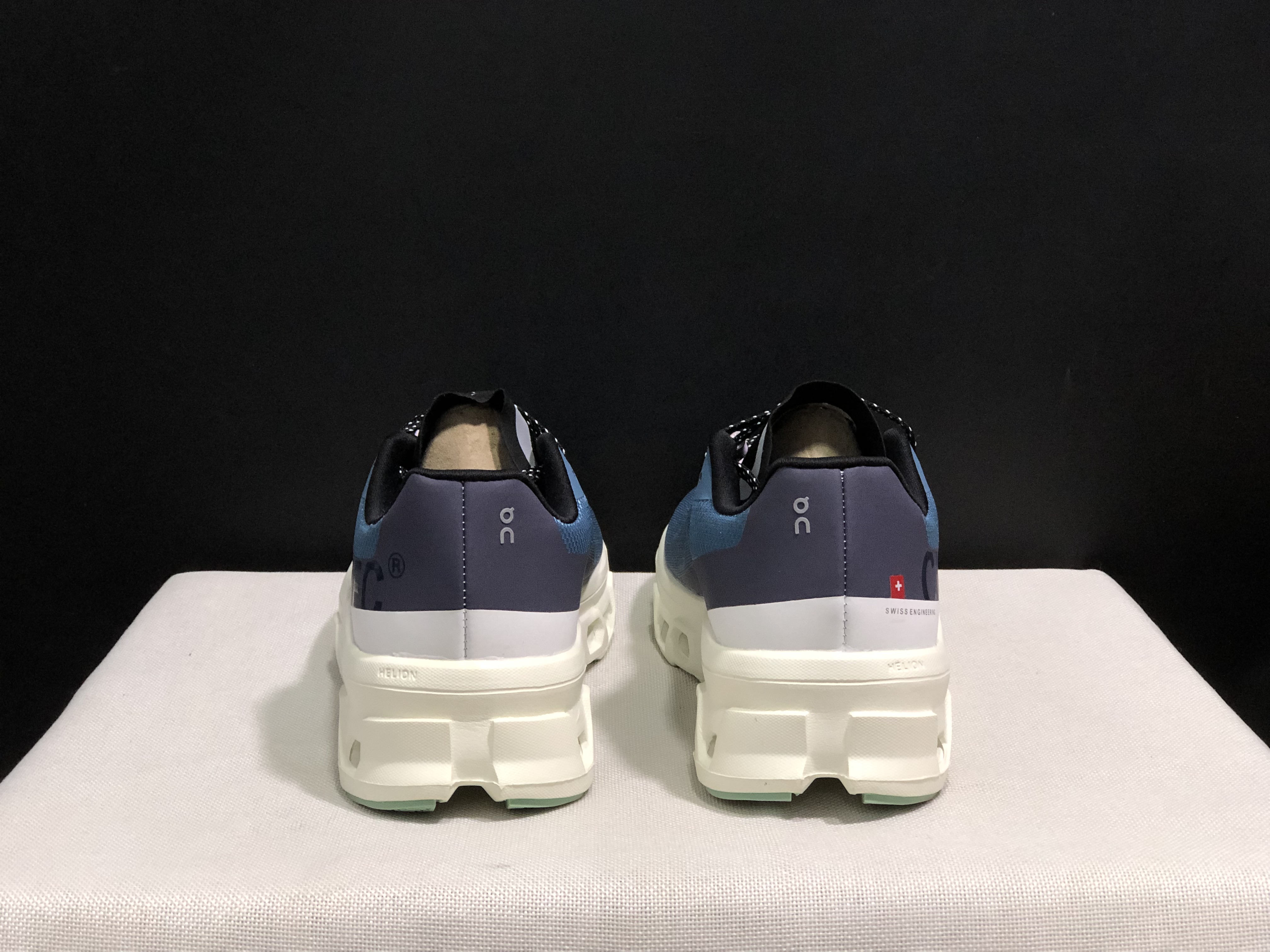 On Running Cloudmonster Anti-Slip Running Shoes Blue/Ivory