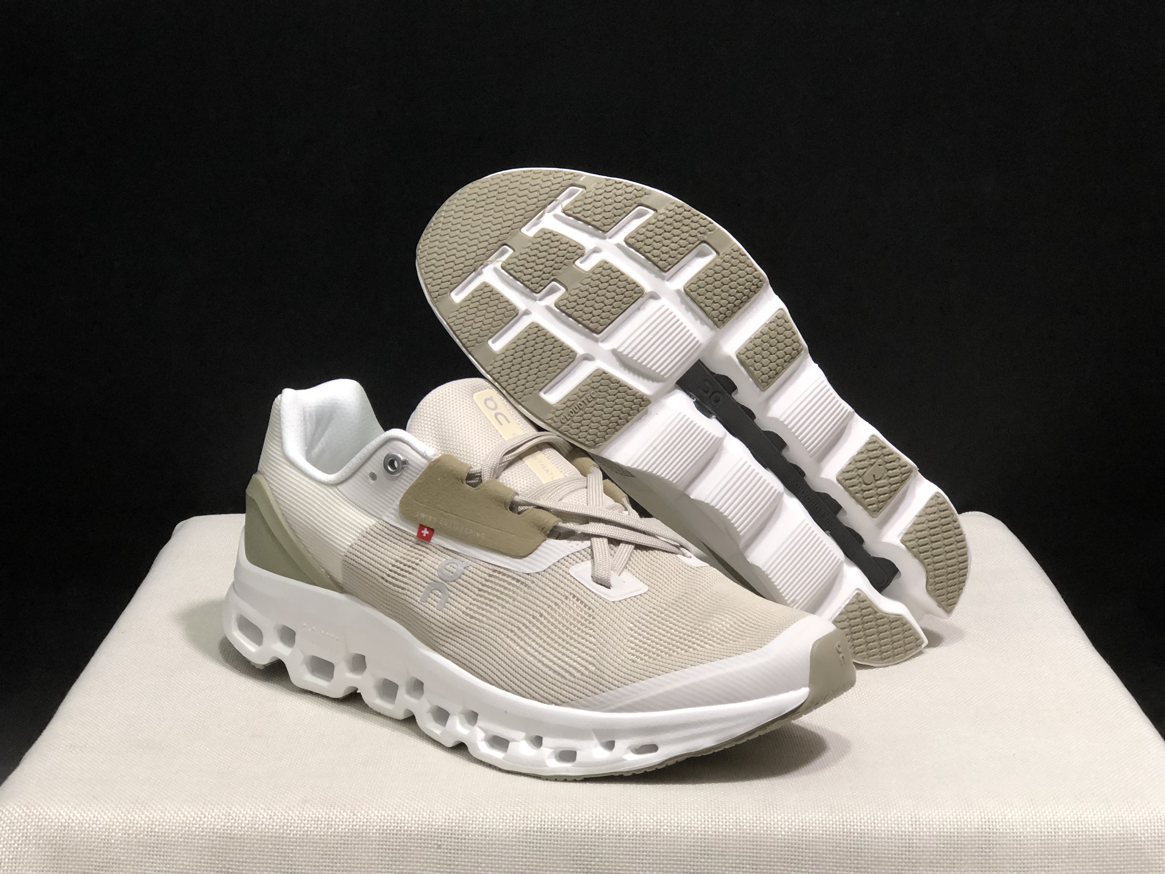 On Running Cloudstratus Breathable Support Running Shoes Khaki