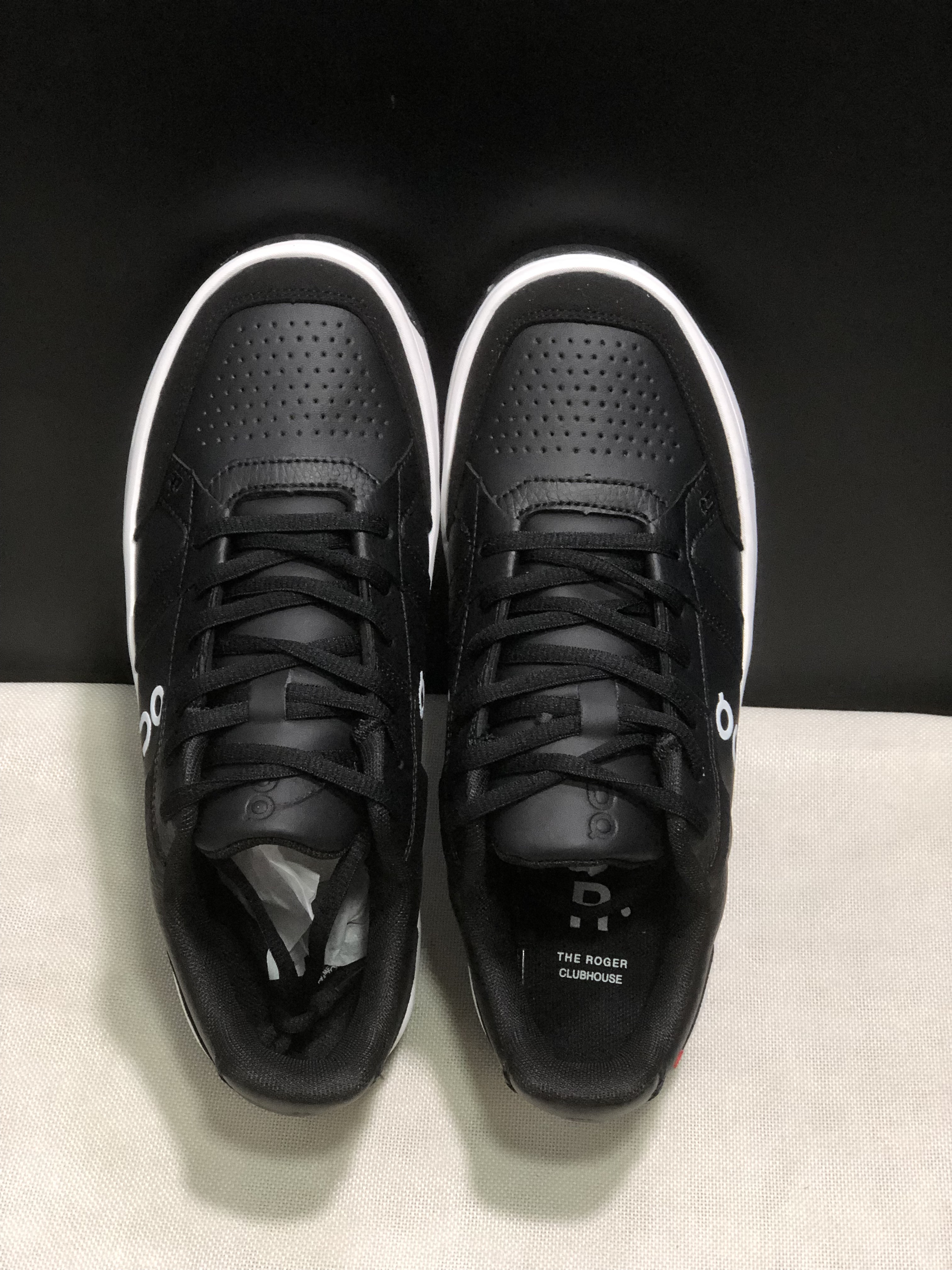 On Running The Roger Clubhouse Casual Sneakers Black/White