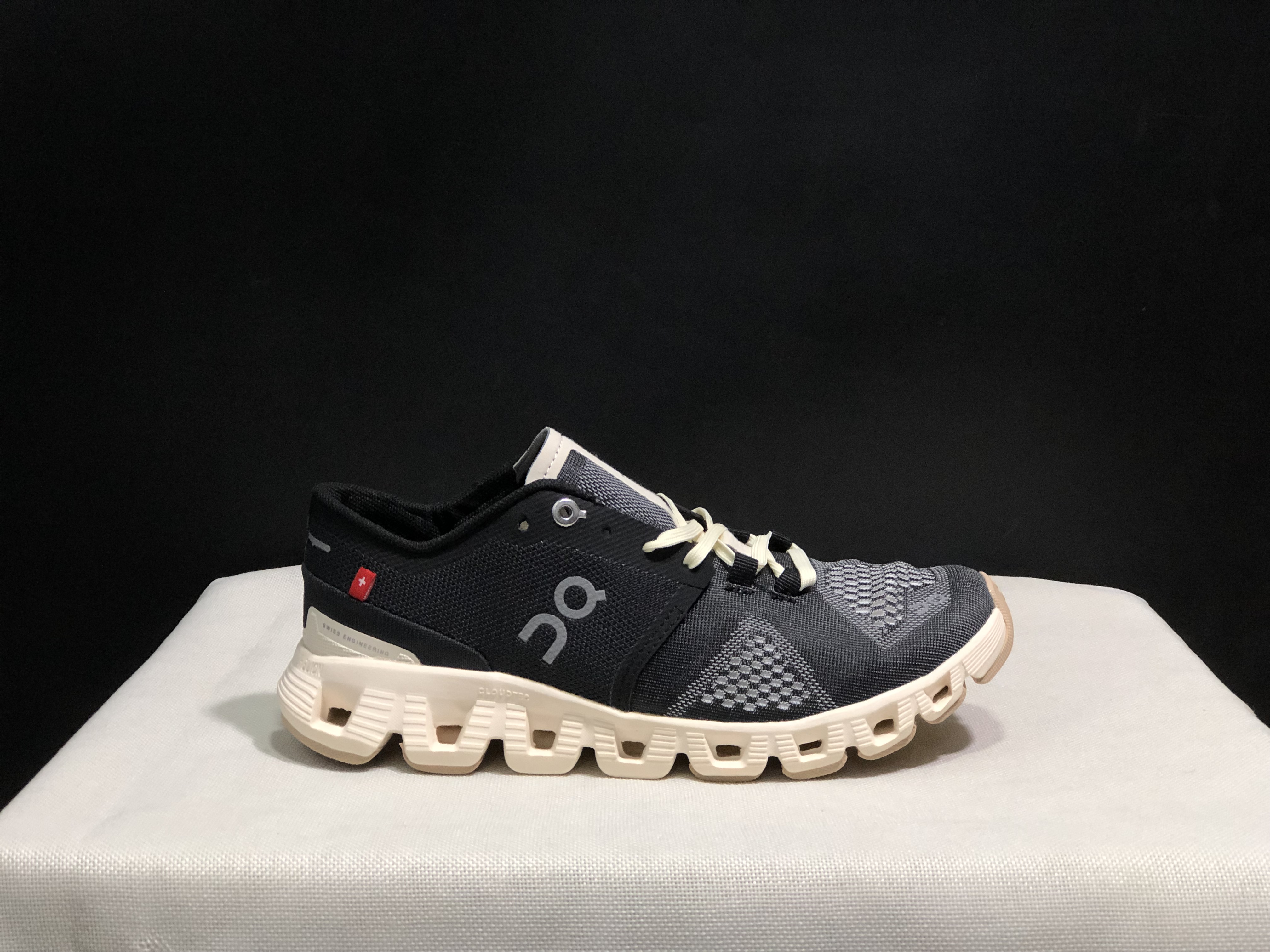 On Running Cloud X3 Shift Multi-Functional Running Shoes Black/Asphalt