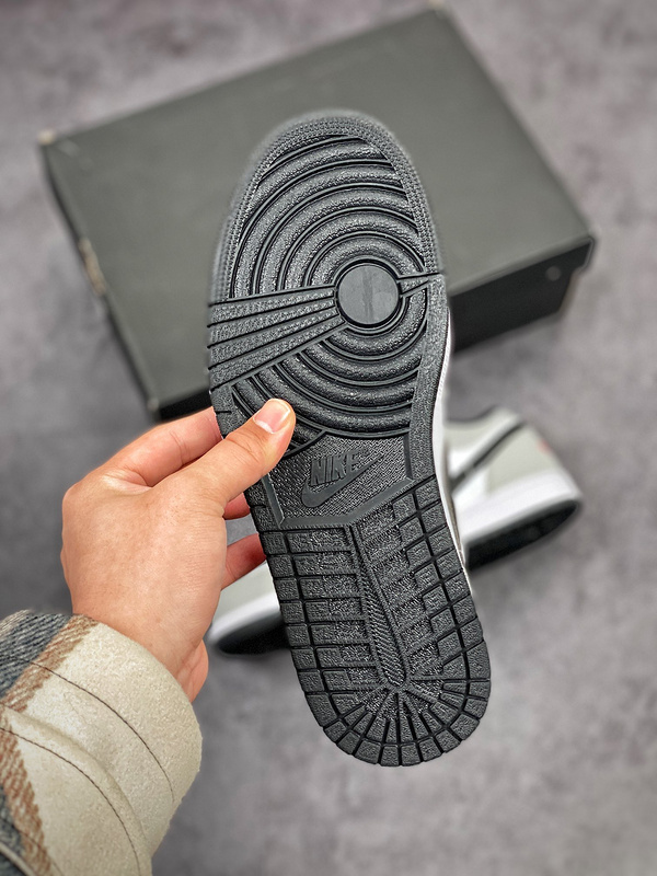 Nike Air Jordan 1 Low Light Smoke Grey Sneakers