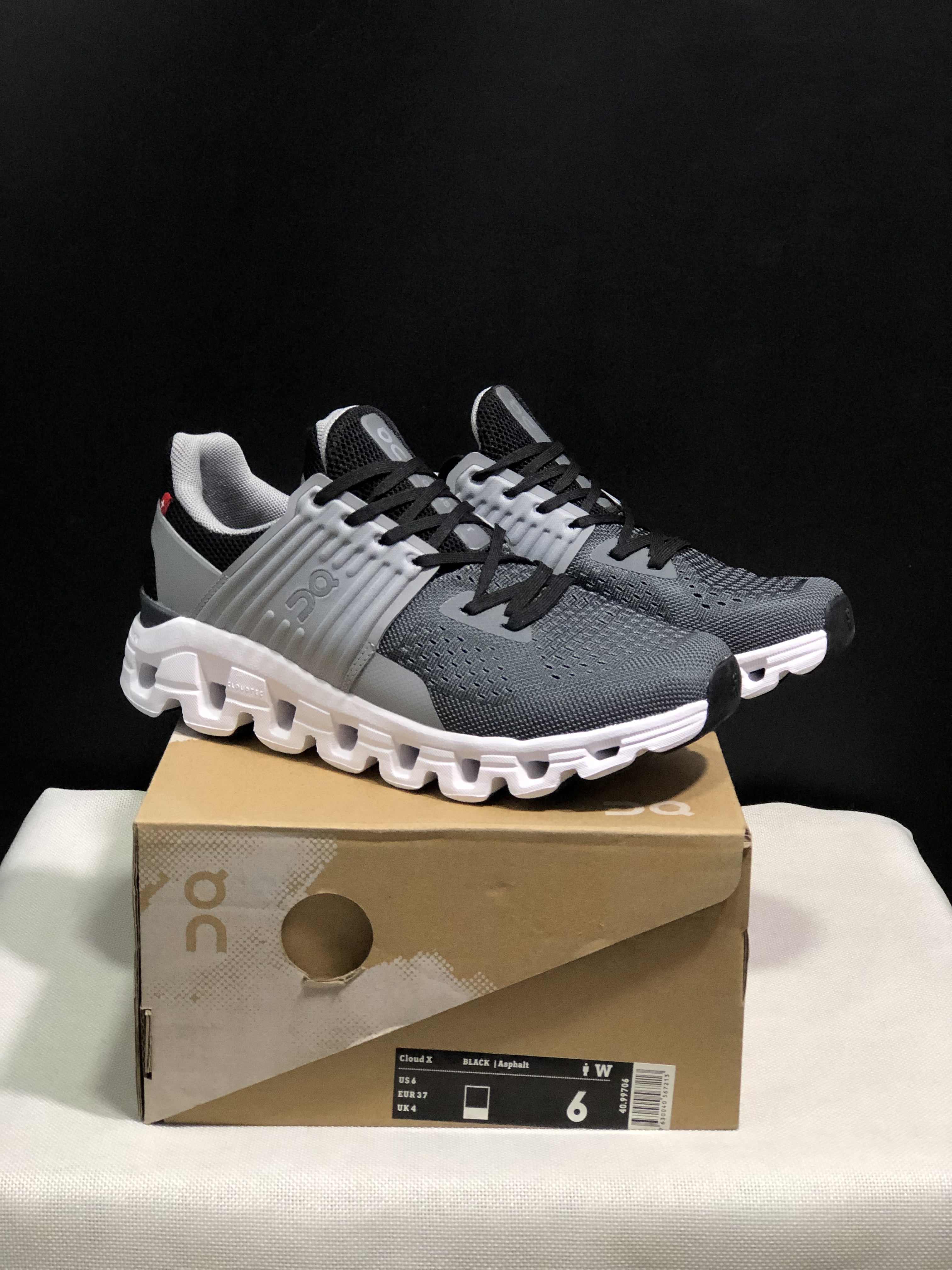 On Running Cloudswift Cushioning Running Shoes Light Grey/Dark Grey