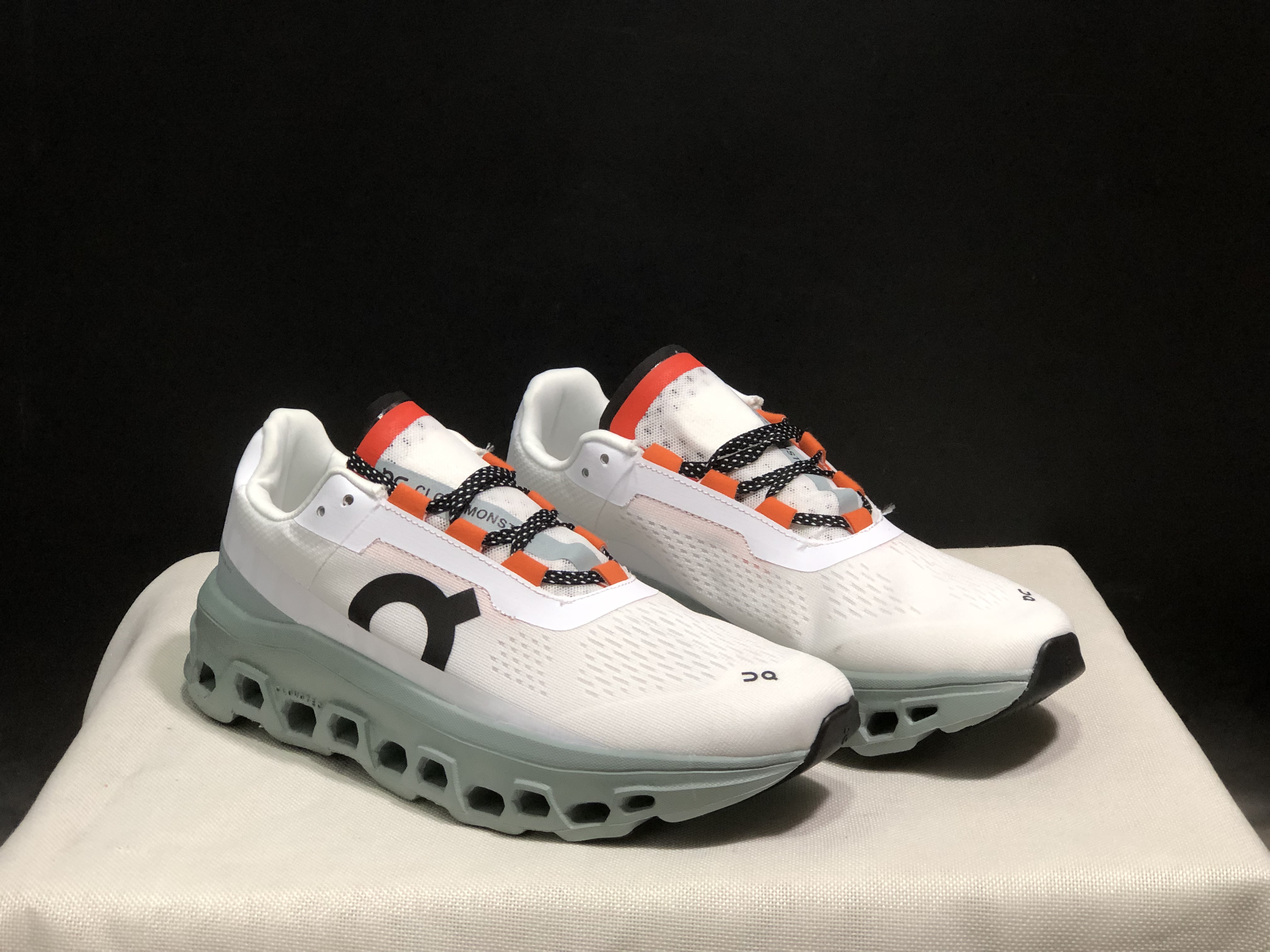 On Running Cloudmonster Anti-Slip Running Shoes Frost/Surf