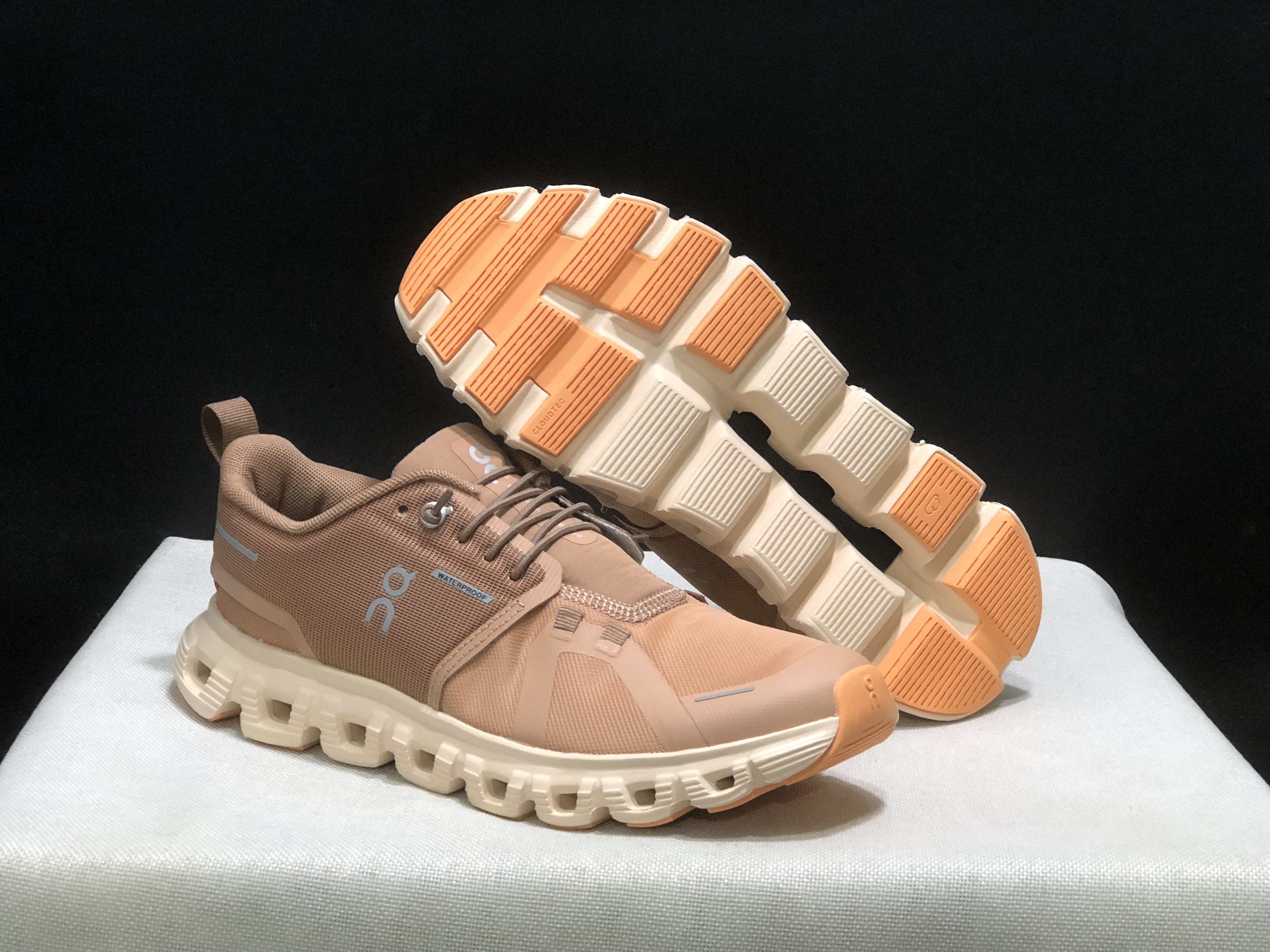 On Running Cloud 6 Casual Life Shoes Light Brown