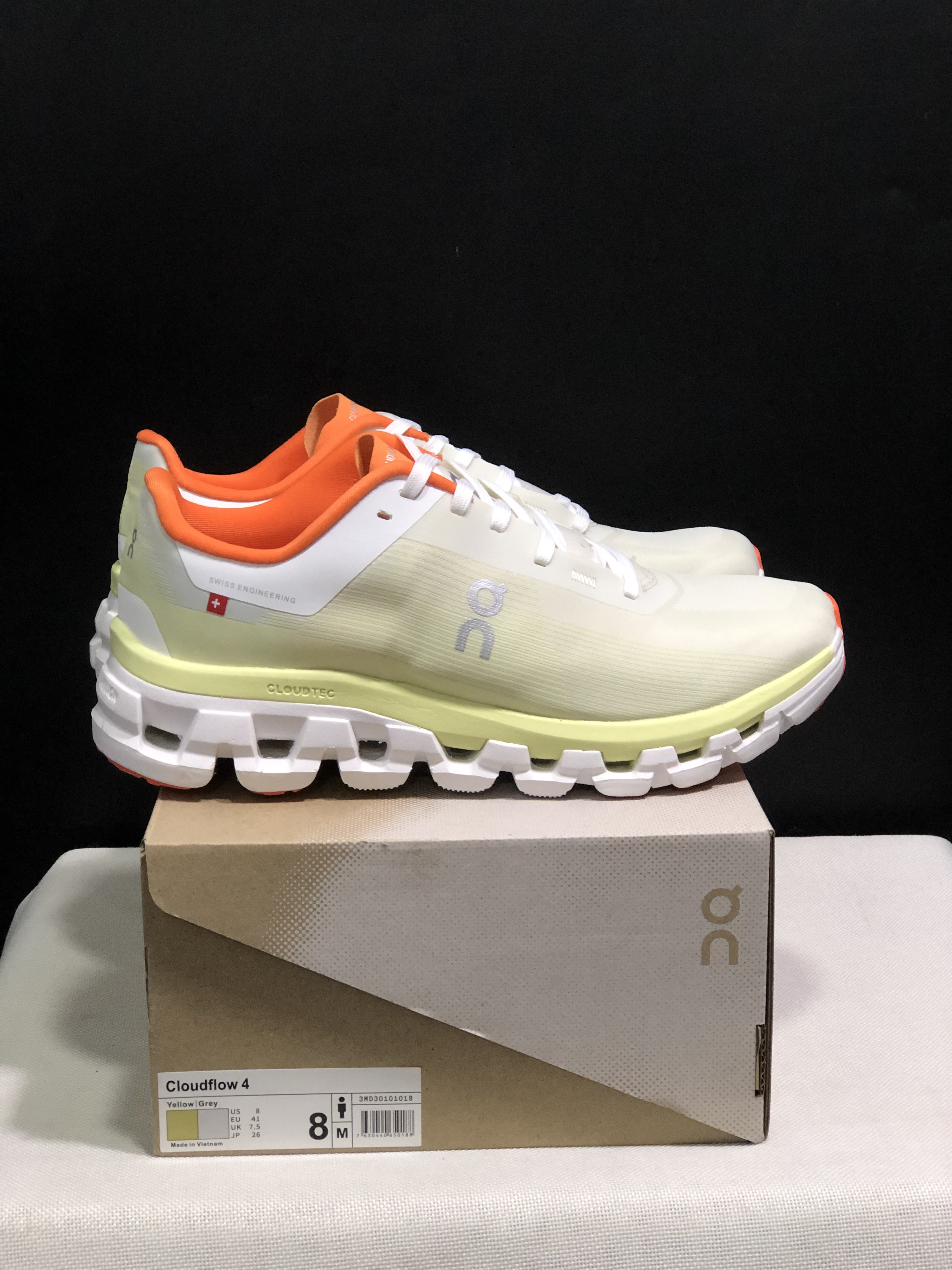 On Running Cloudflow 4 Shock-Absorbing And Wear-Resistant Running Shoes White/Hay