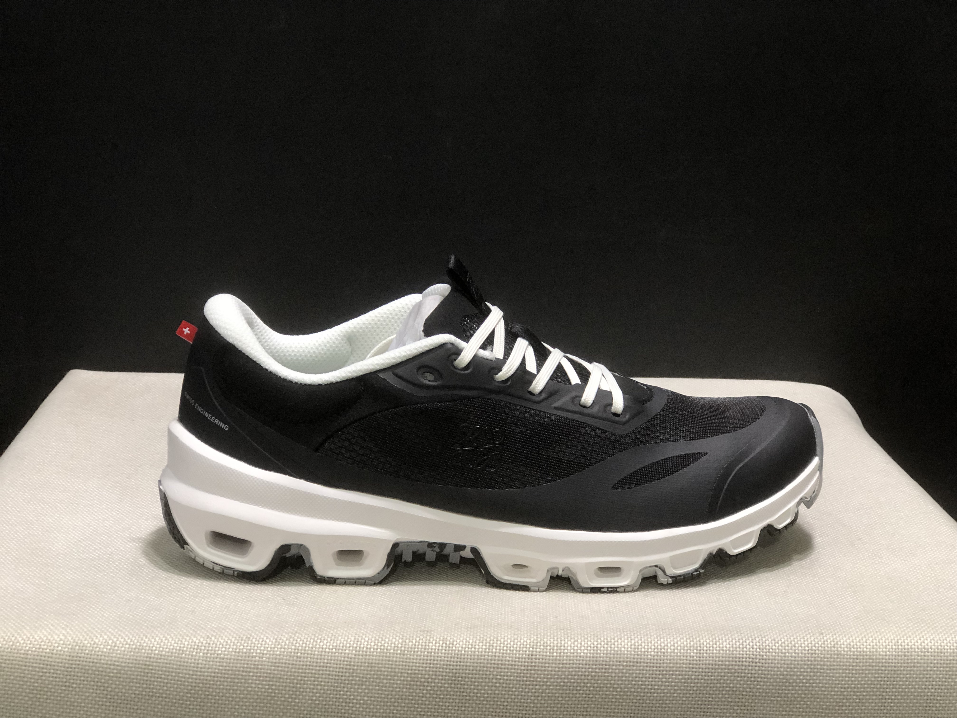 LOEWE x On Running Cloudventure 2.0 Running Shoes Co-Signed Edition Black/White