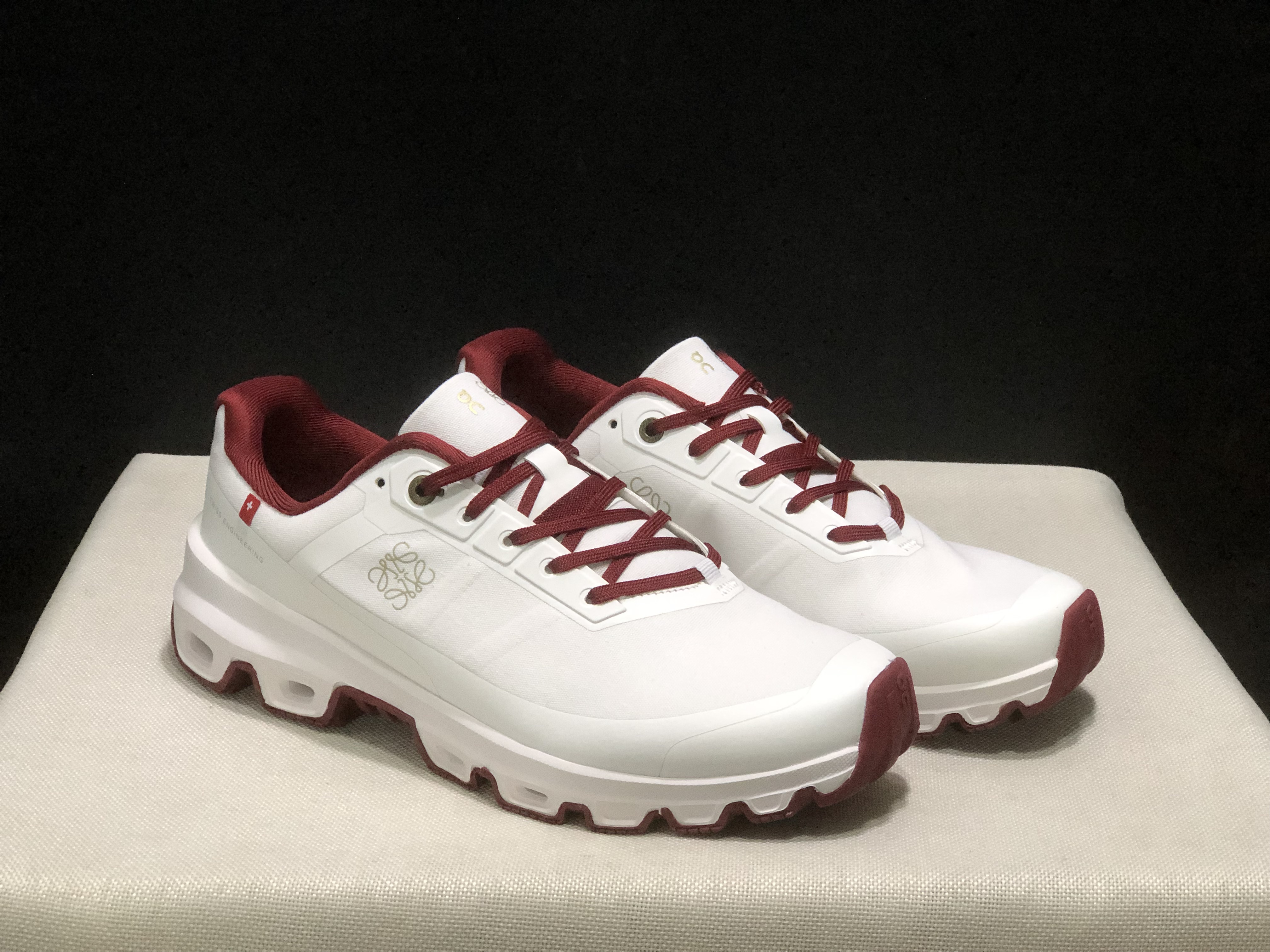 LOEWE x On Running Cloudventure 2.0 White/Red Running Shoes Co-Signed Edition