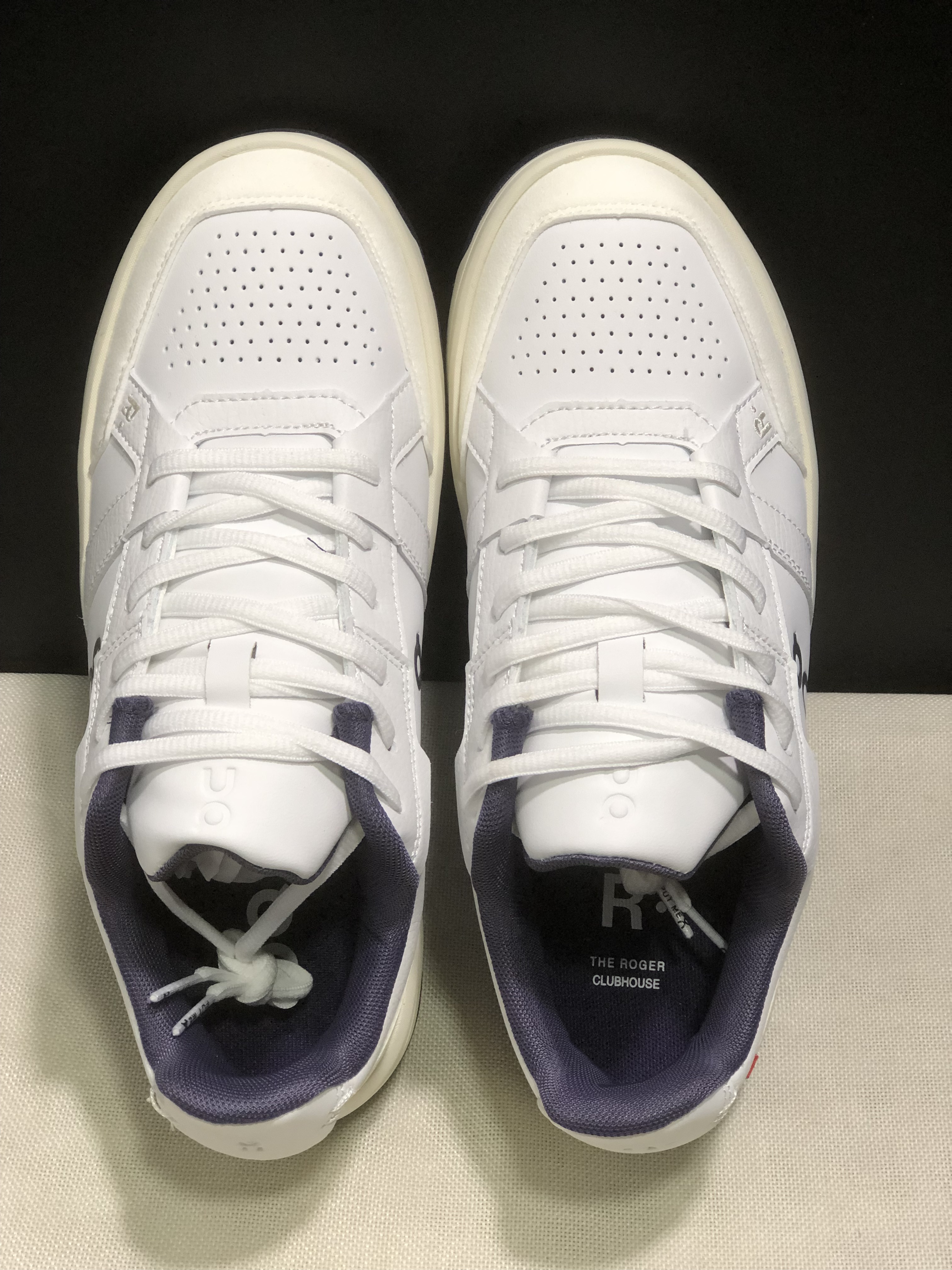 On Running The Roger Clubhouse Casual Sneakers White/Midnight