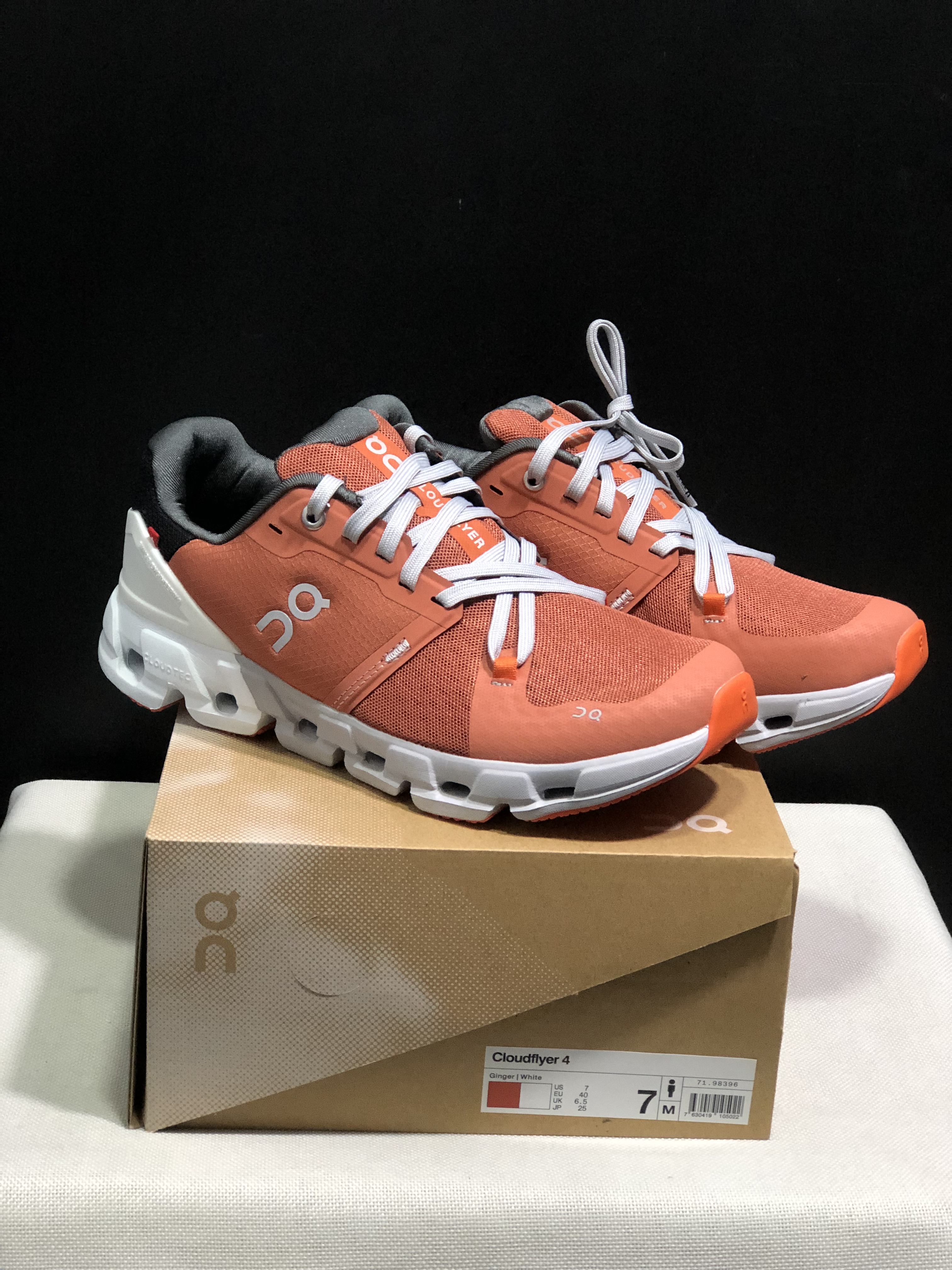 On Running Cloudflow 4 Shock-Absorbing And Wear-Resistant Running Shoes Ginger/White