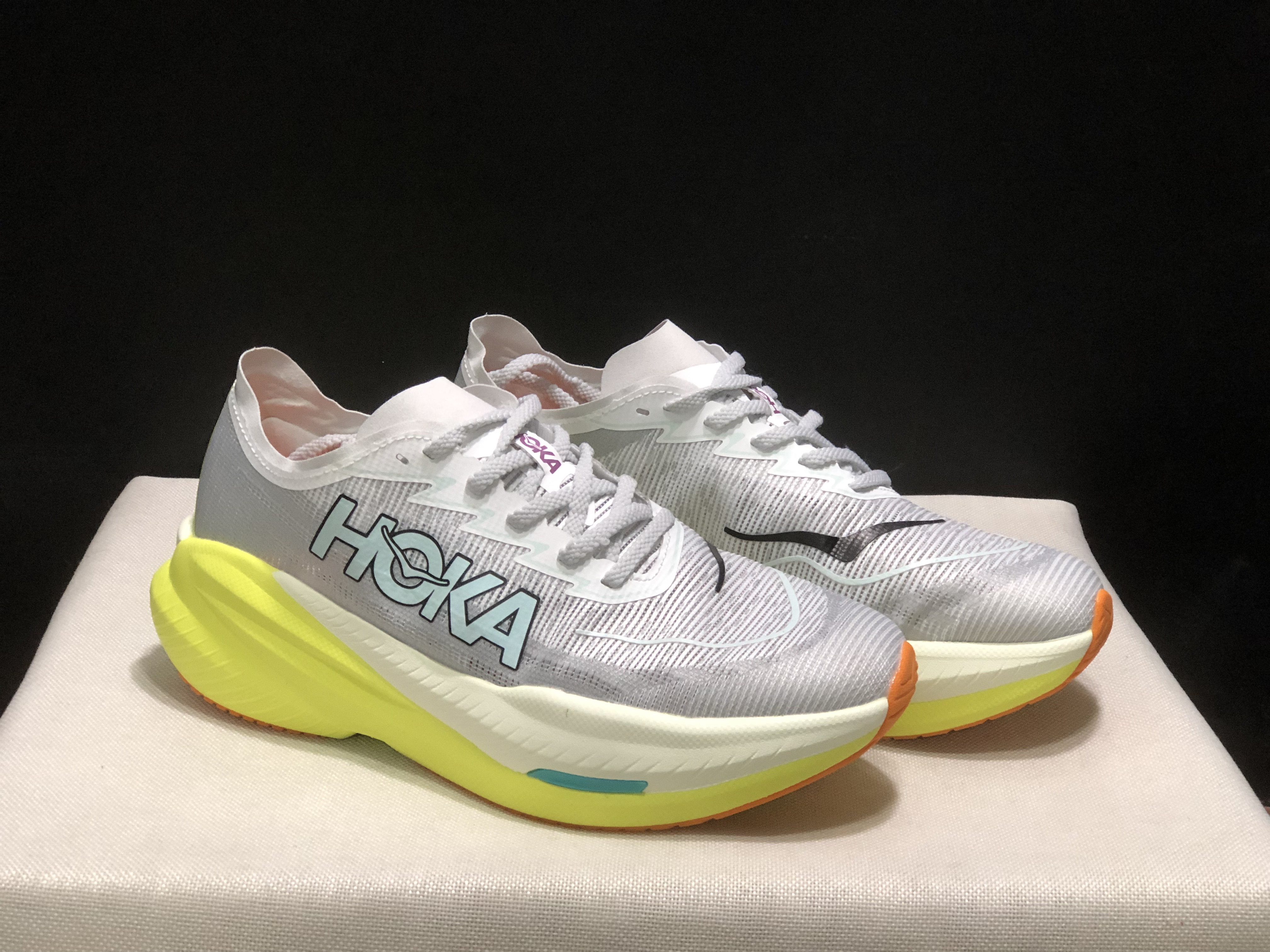 Hoka One One Mach X 2 Low-top Running Shoes Sneakers White/Gold