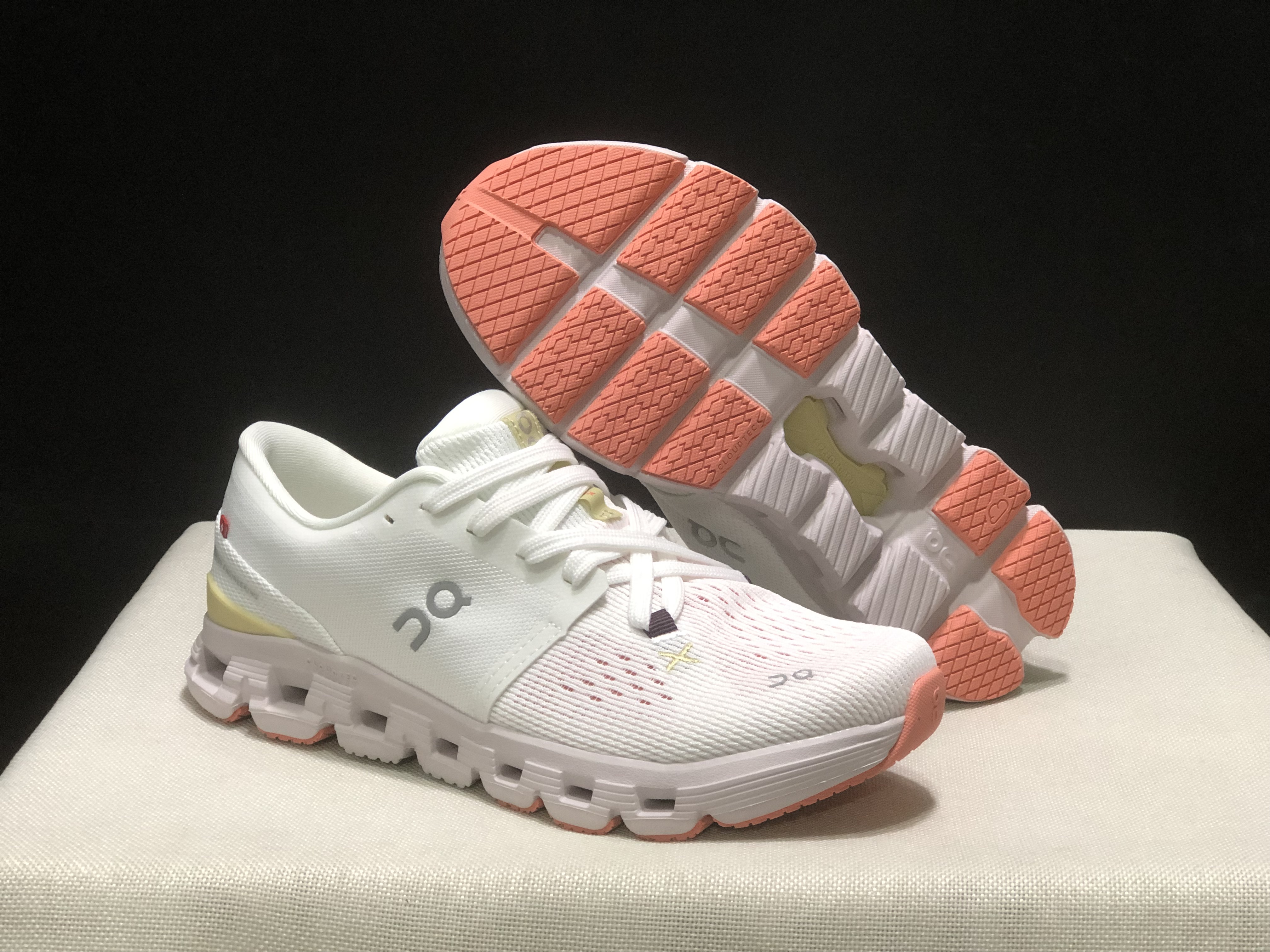 On Running Cloud X4 Comfortable Running Shoes White/Milk Powder Color