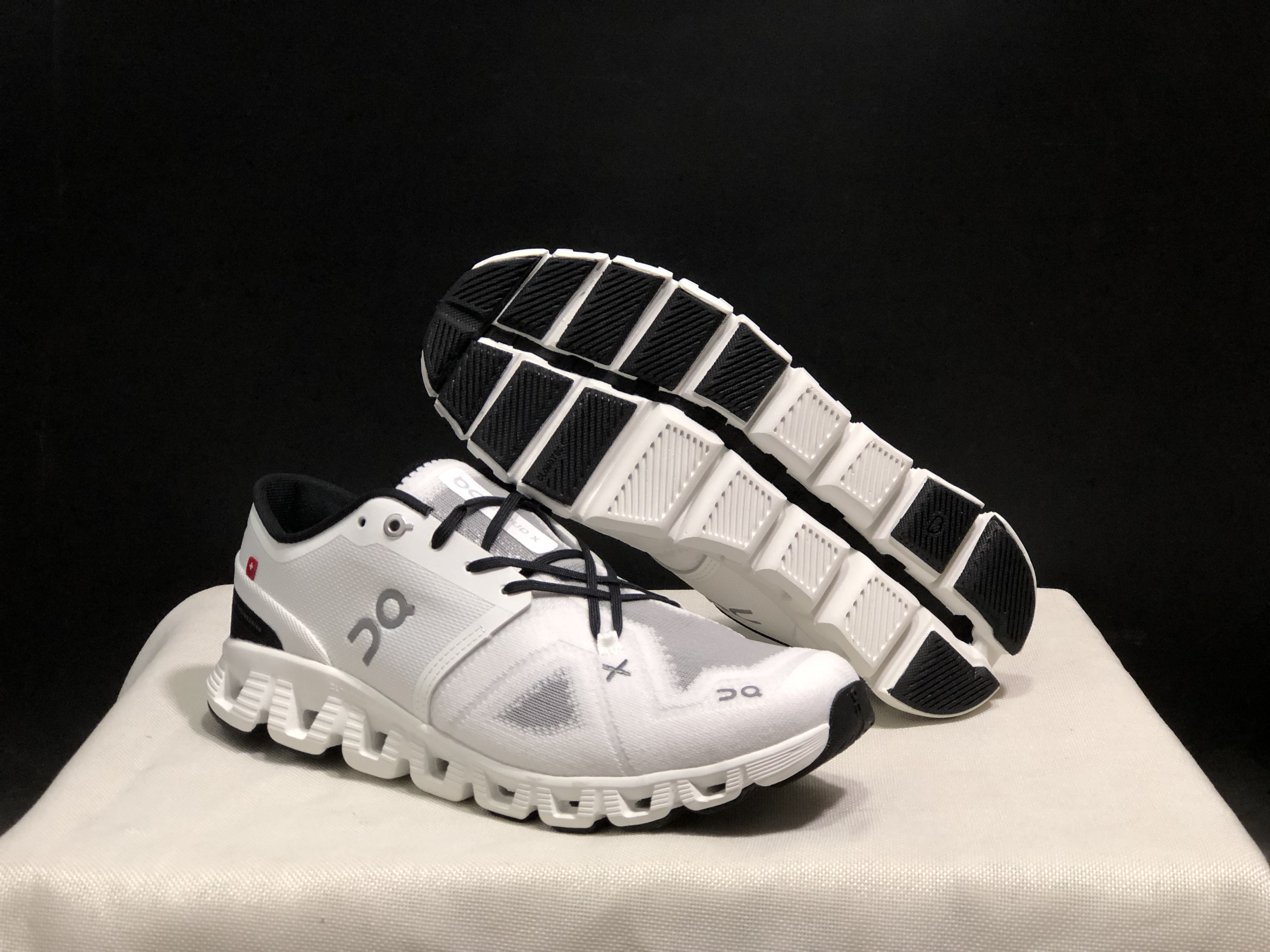 On Running Cloud X3 Shift Multi-Functional Running Shoes White/Light Grey
