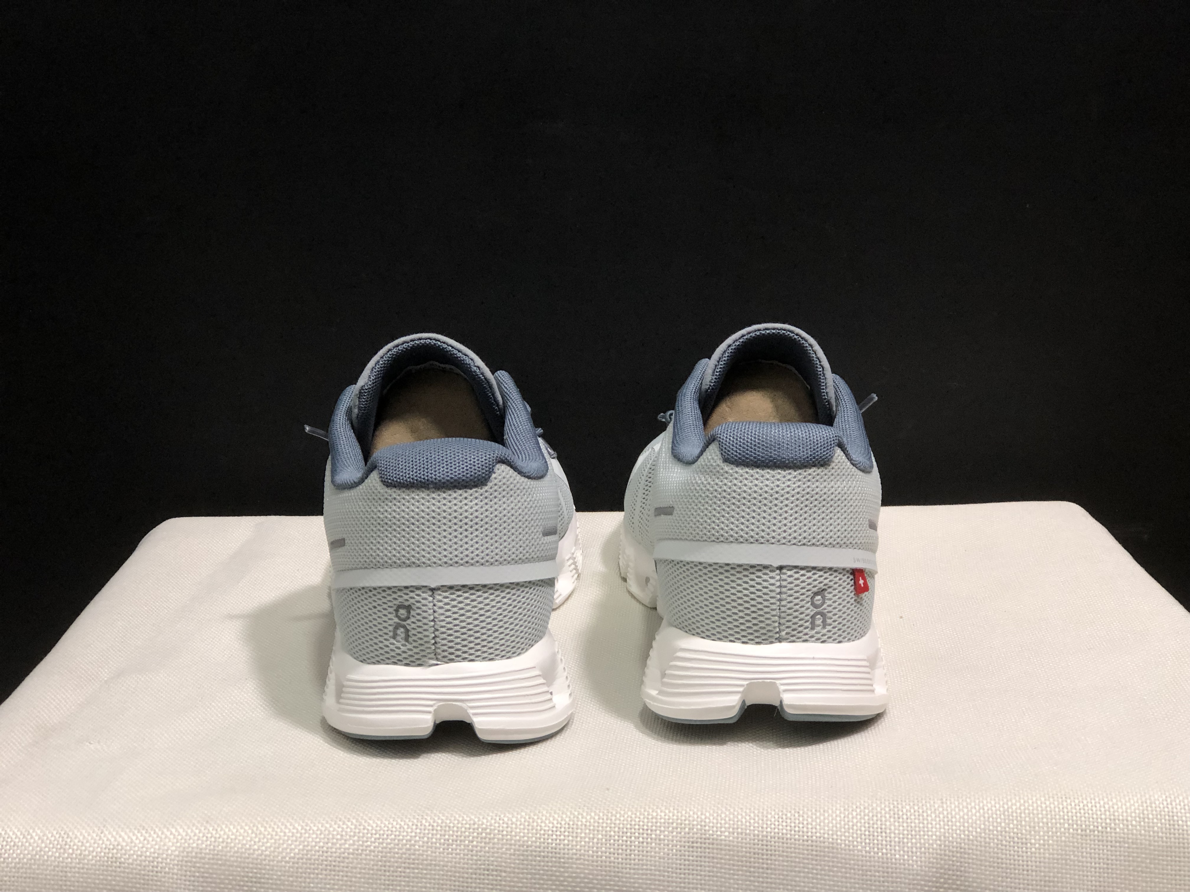 On Running Cloud 5 Lightweight Running Shoes Clacial Ash