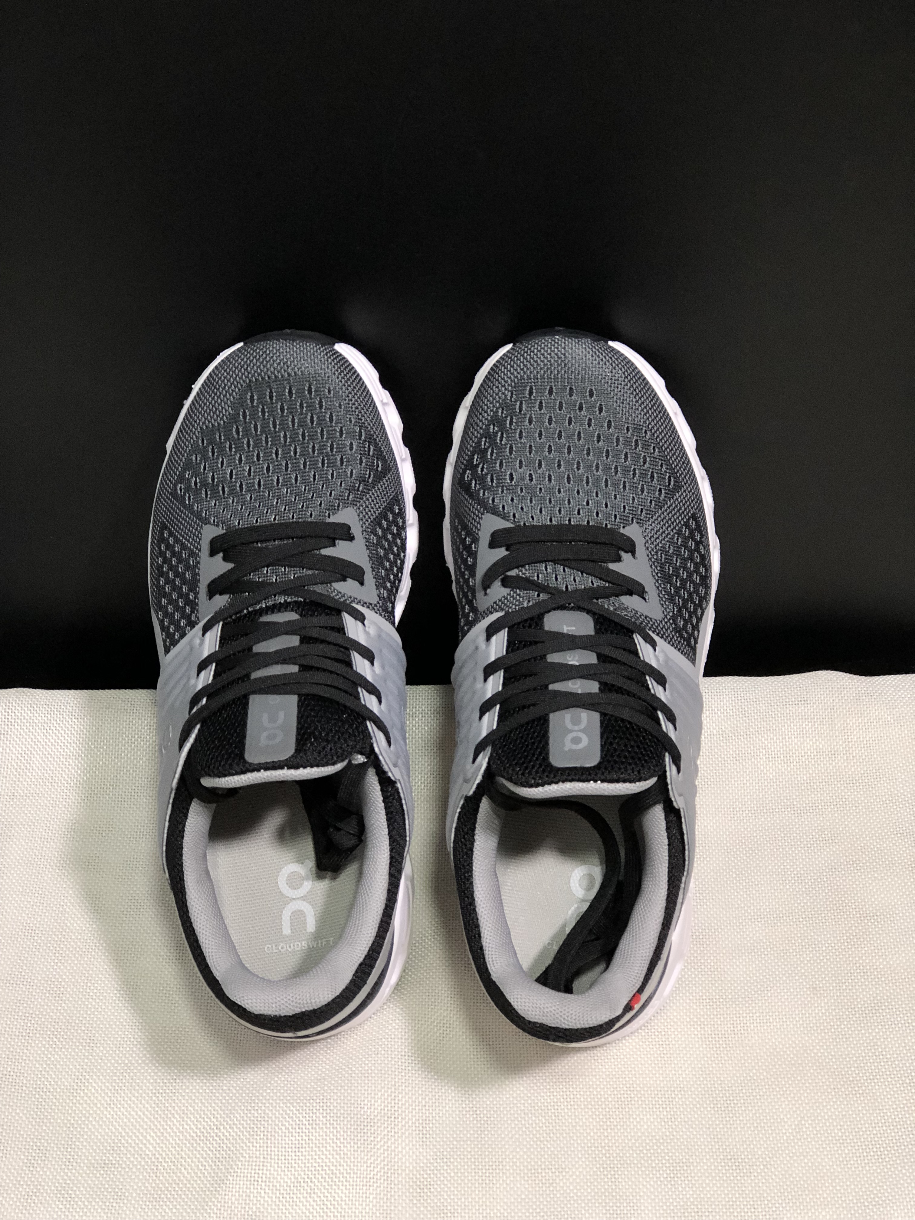 On Running Cloudswift Cushioning Running Shoes Light Grey/Dark Grey