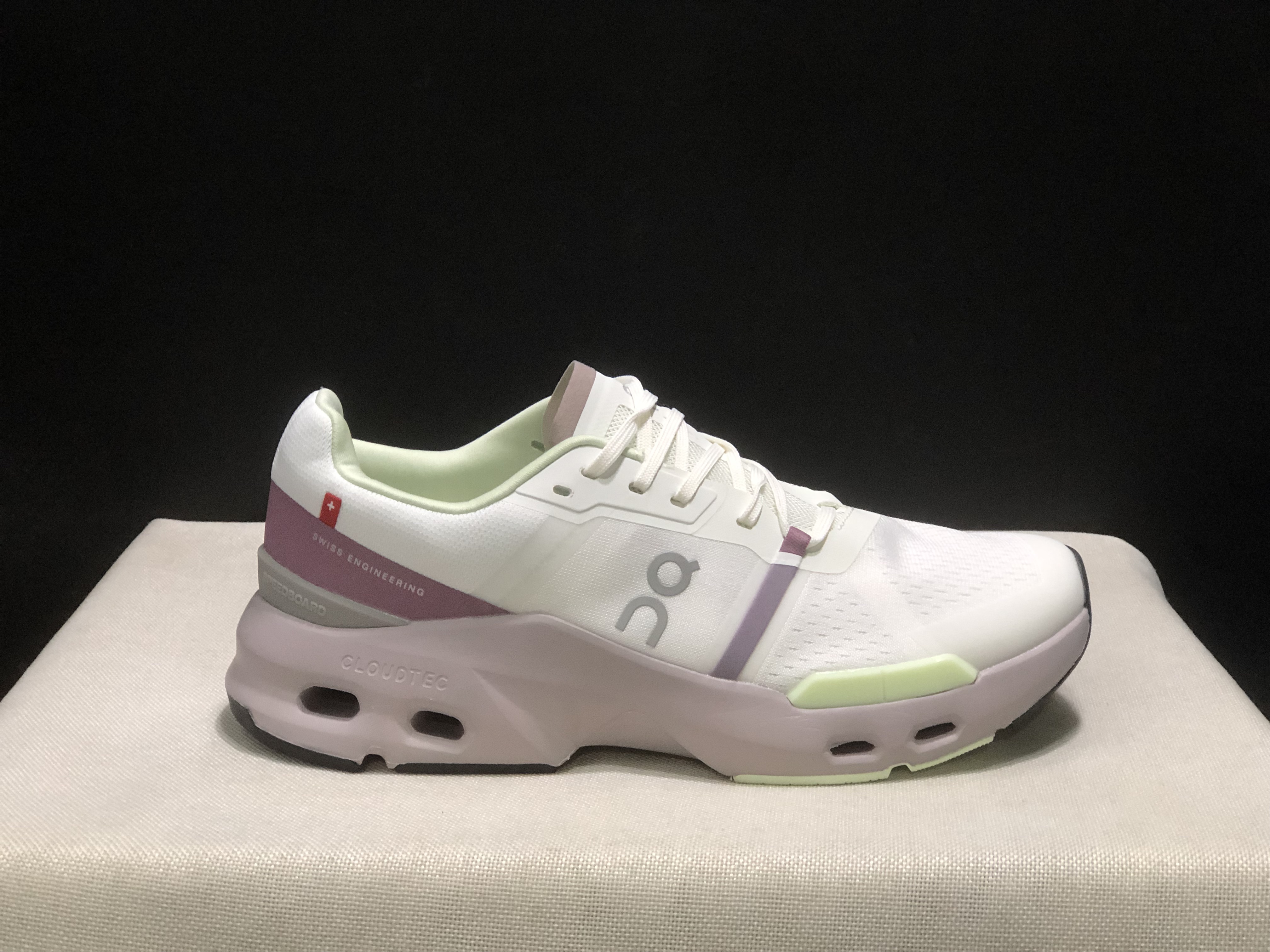 On Running Cloudpulse Comfortable Running Shoes Ivory/Fade