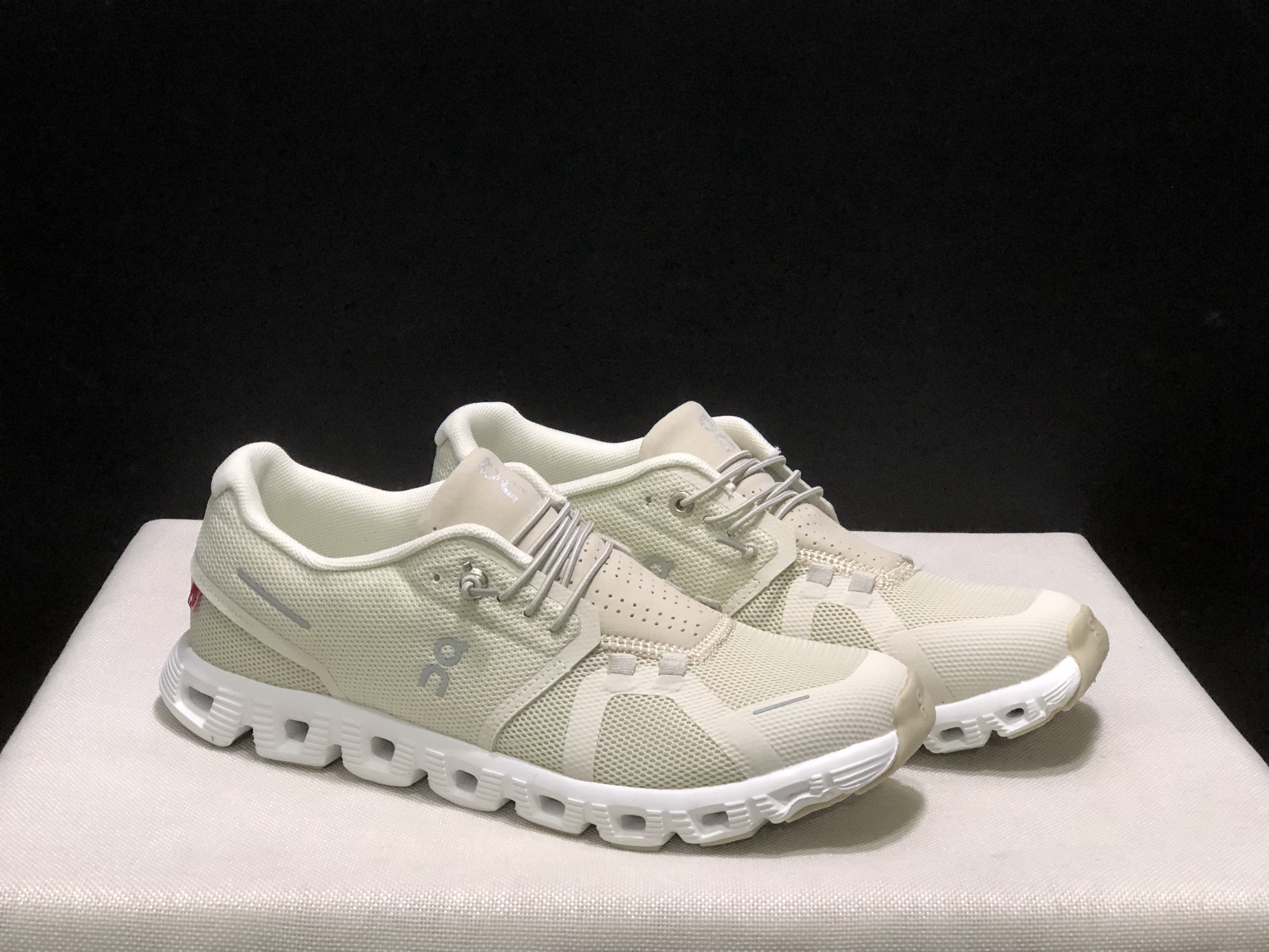 On Running Cloud 5 Lightweight Running Shoes Cream/Sand