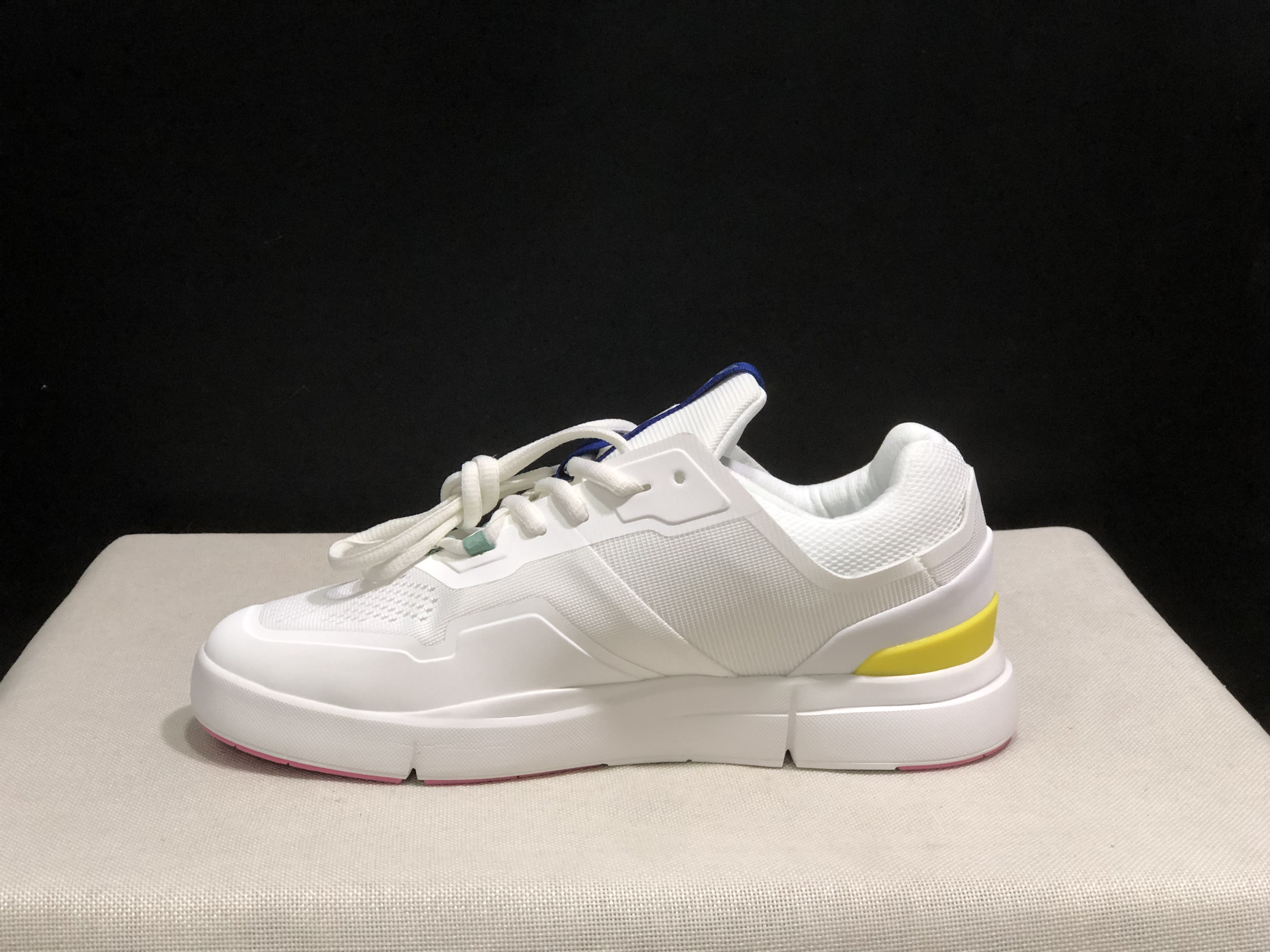 On Running The Roger Spin Breathable Mesh Sneakers Blue White/Pink Sole