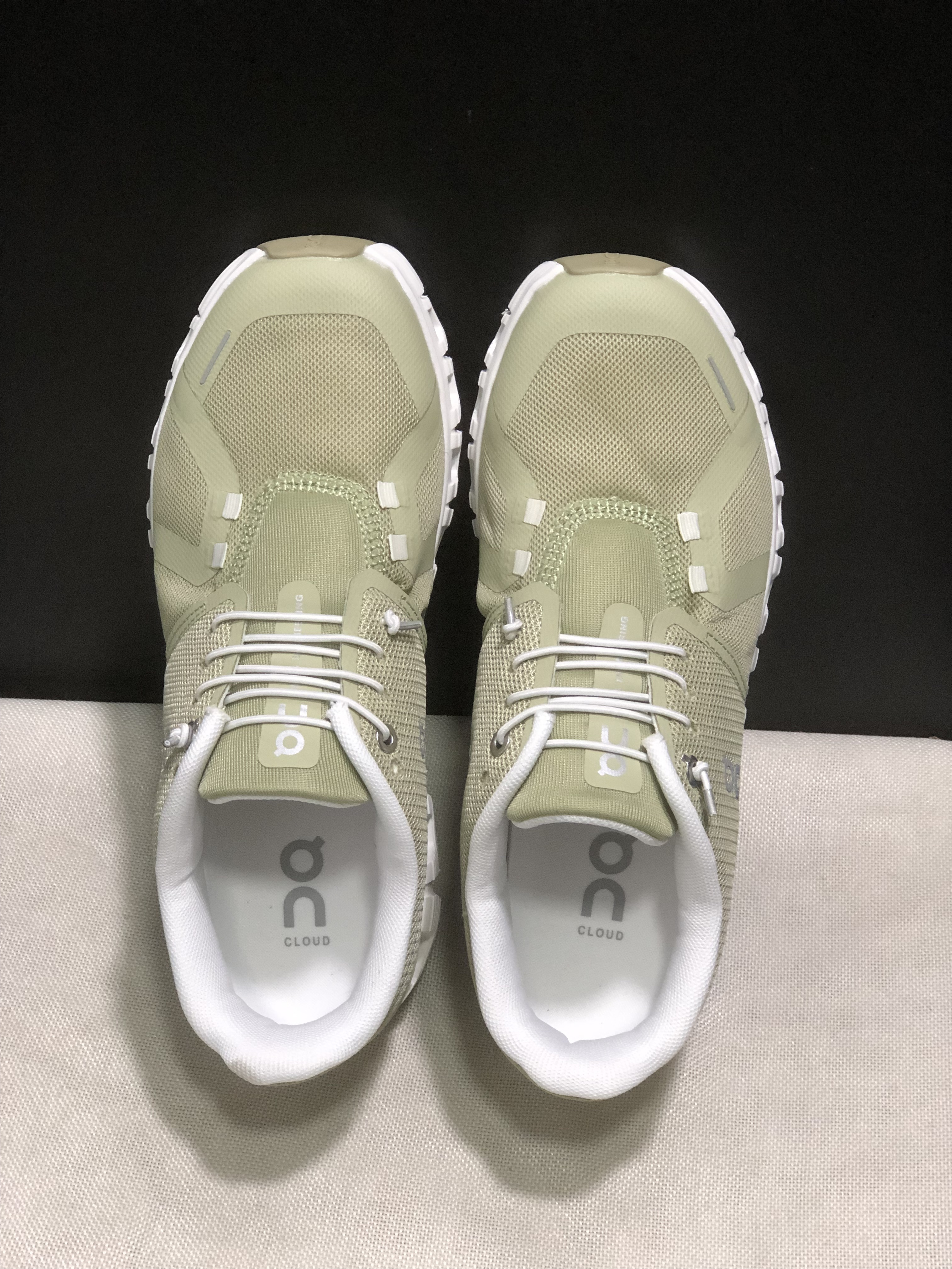 On Running Cloud 6 Casual Life Shoes Caper | Ice