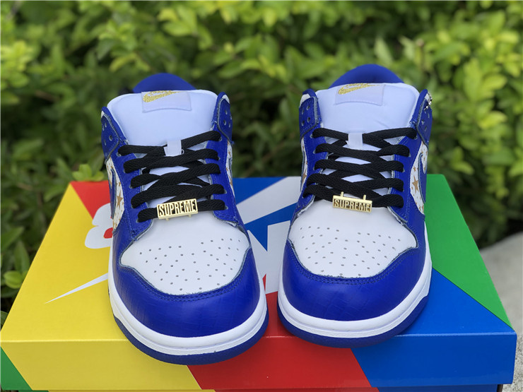 Nike SB Dunk Low Supreme Stars Hyper Royal Sneakers