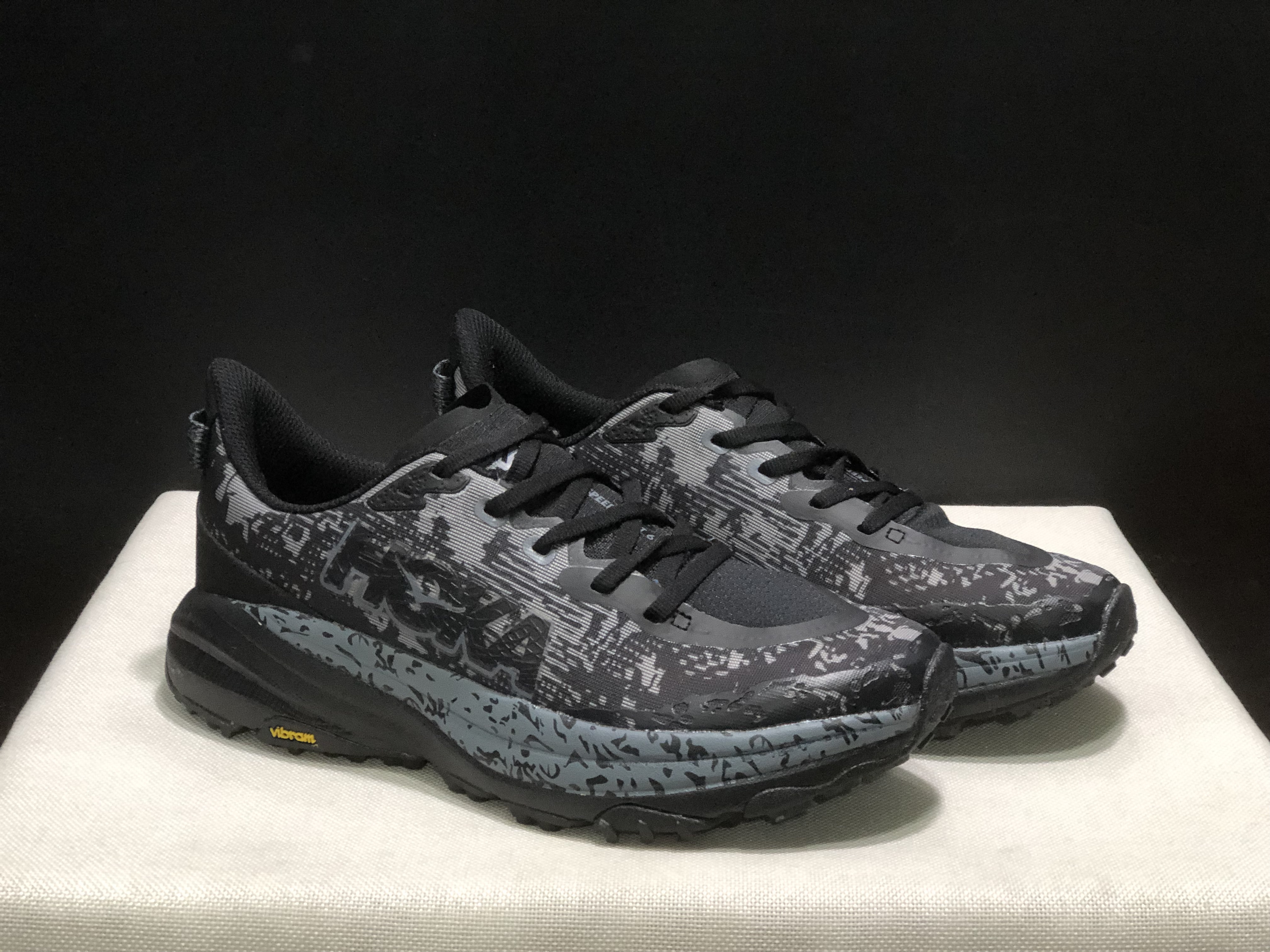 Hoka One One Speedgoat 6 Black Trail Running Shoes Sneakers
