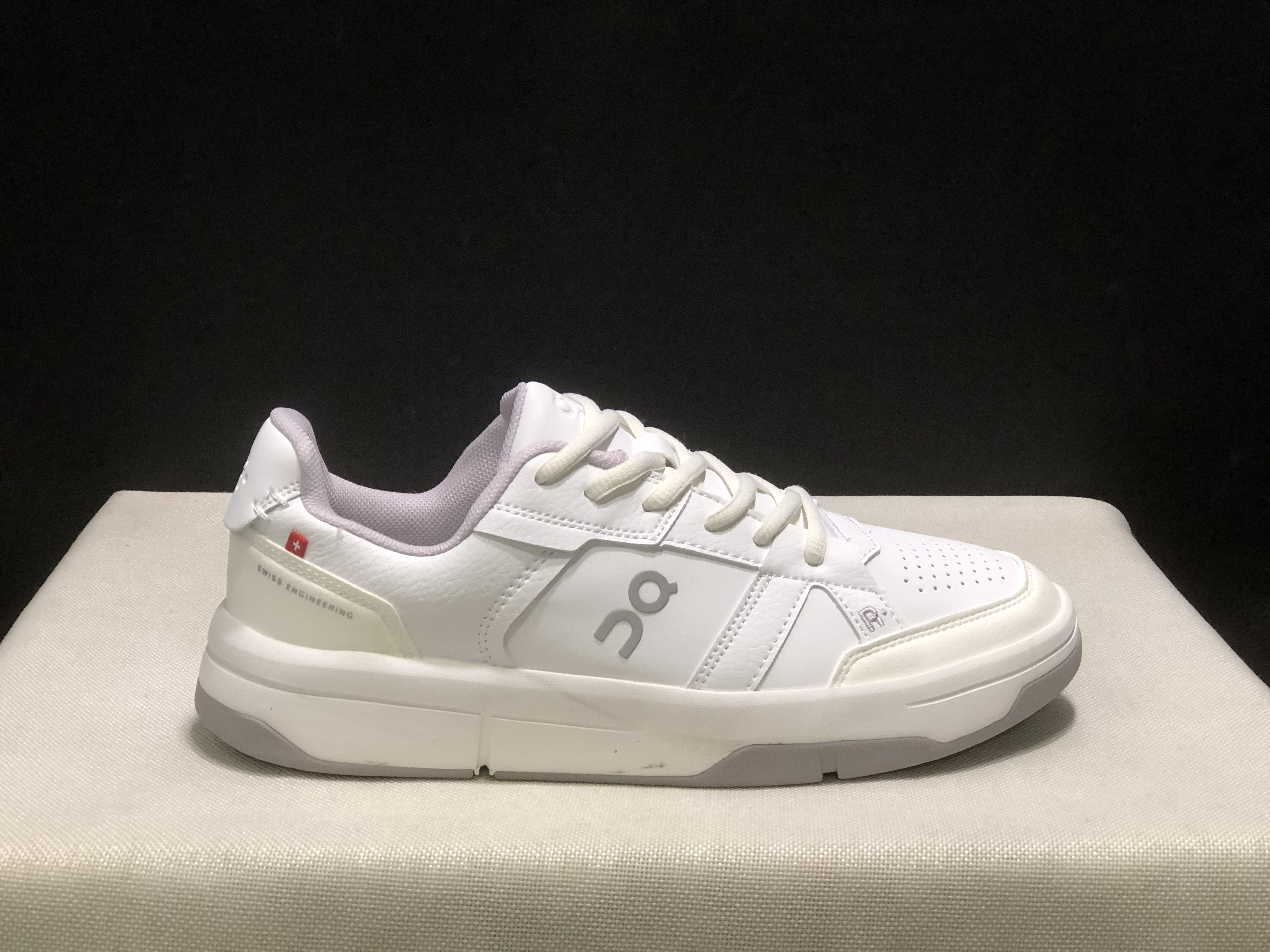 On Running The Roger Clubhouse Casual Sneakers White/Fade