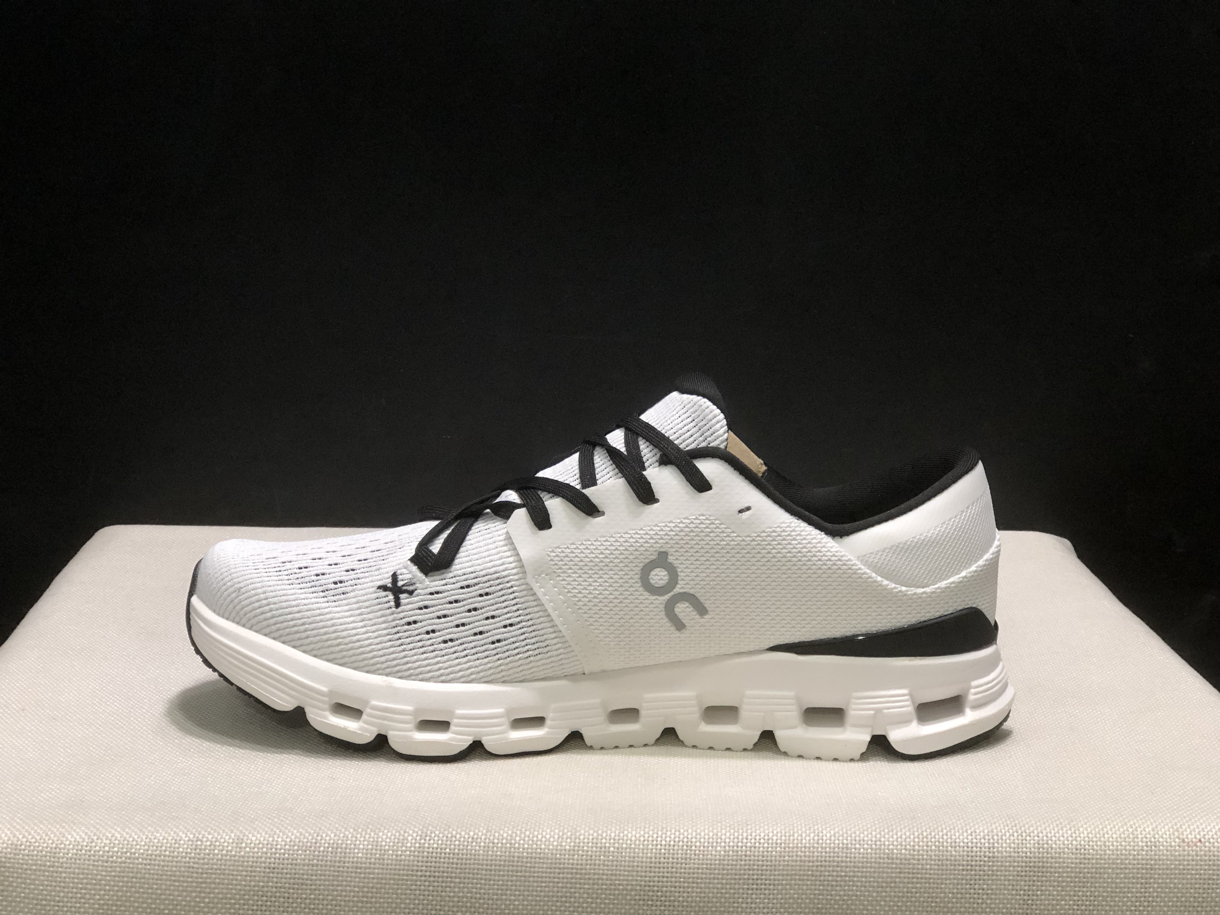 On Running Cloud X4 Comfortable Running Shoes White/Black