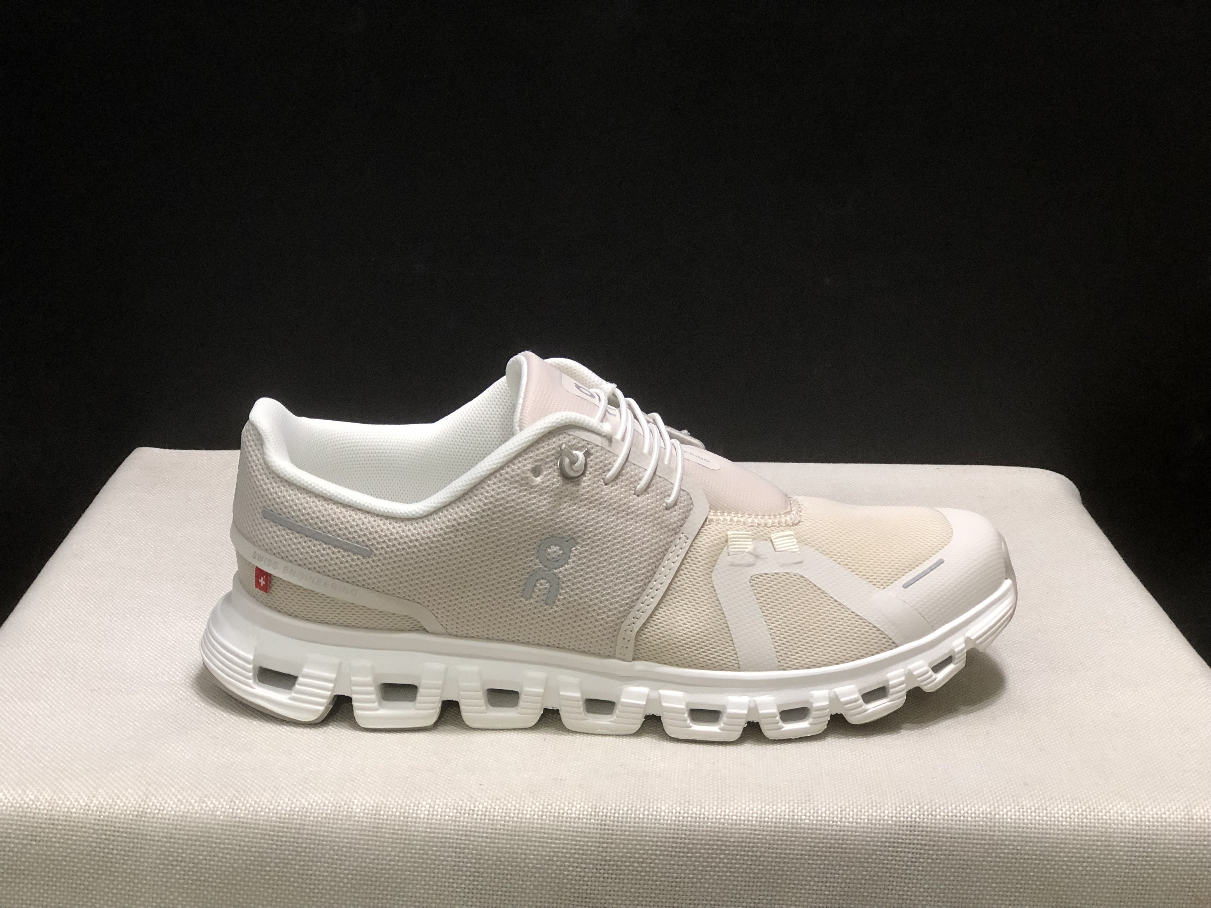 On Running Cloud 6 Casual Life Shoes Pearl White