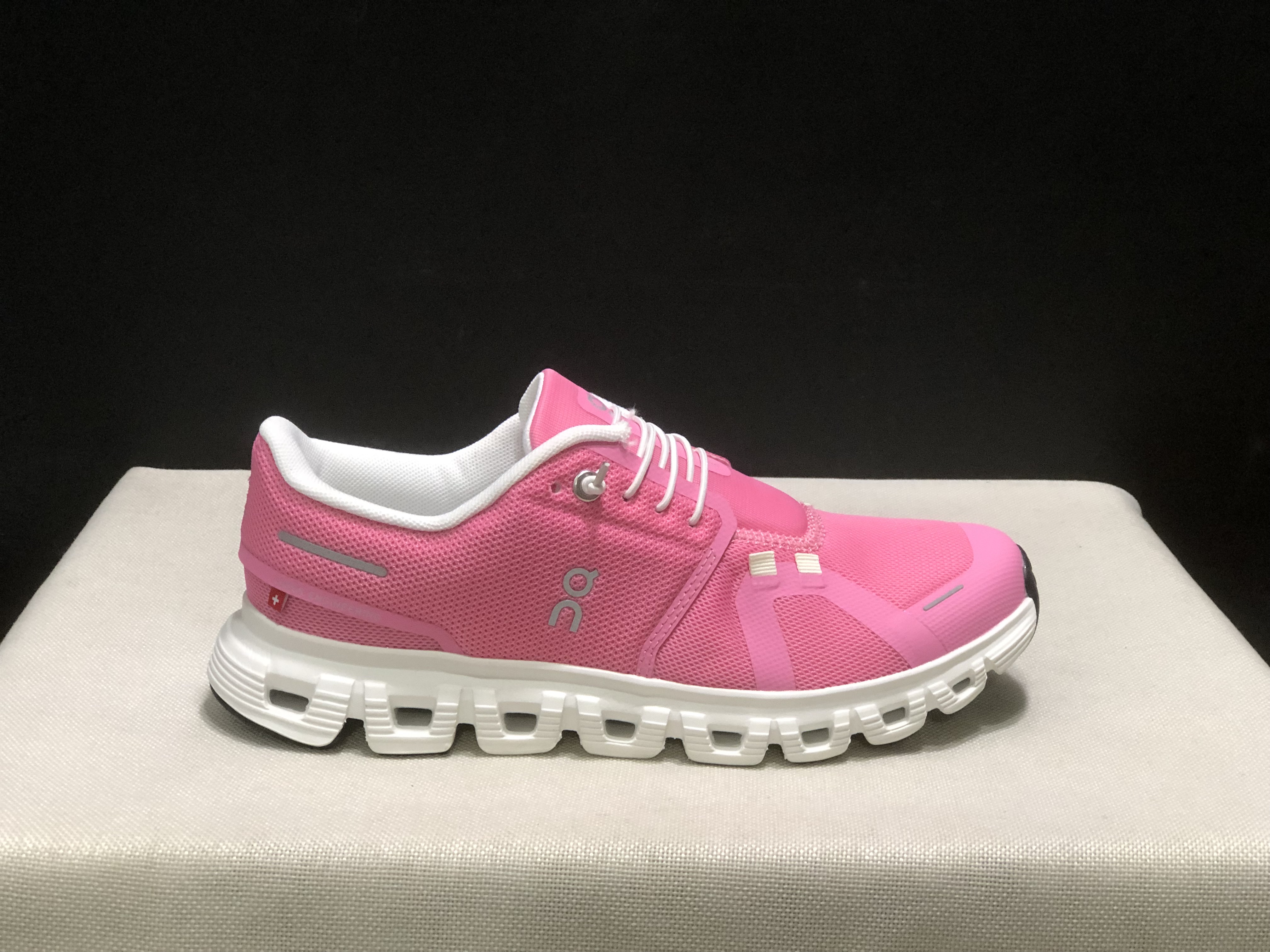 On Running Cloud 6 Casual Sneakers Rose Red/White