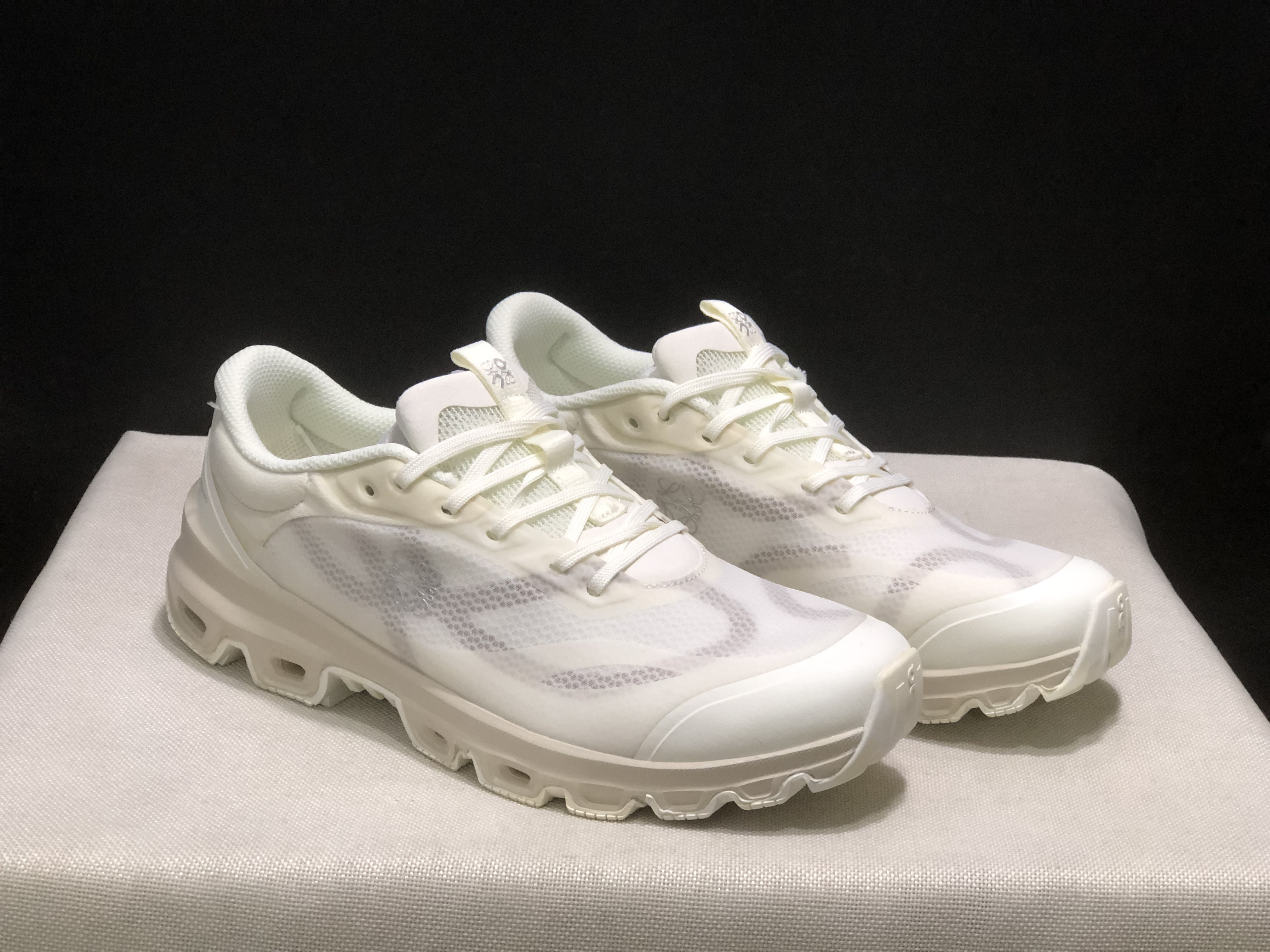 LOEWE x On Running Cloudventure 2.0 Running Shoes Co-Signed Edition Eggshell
