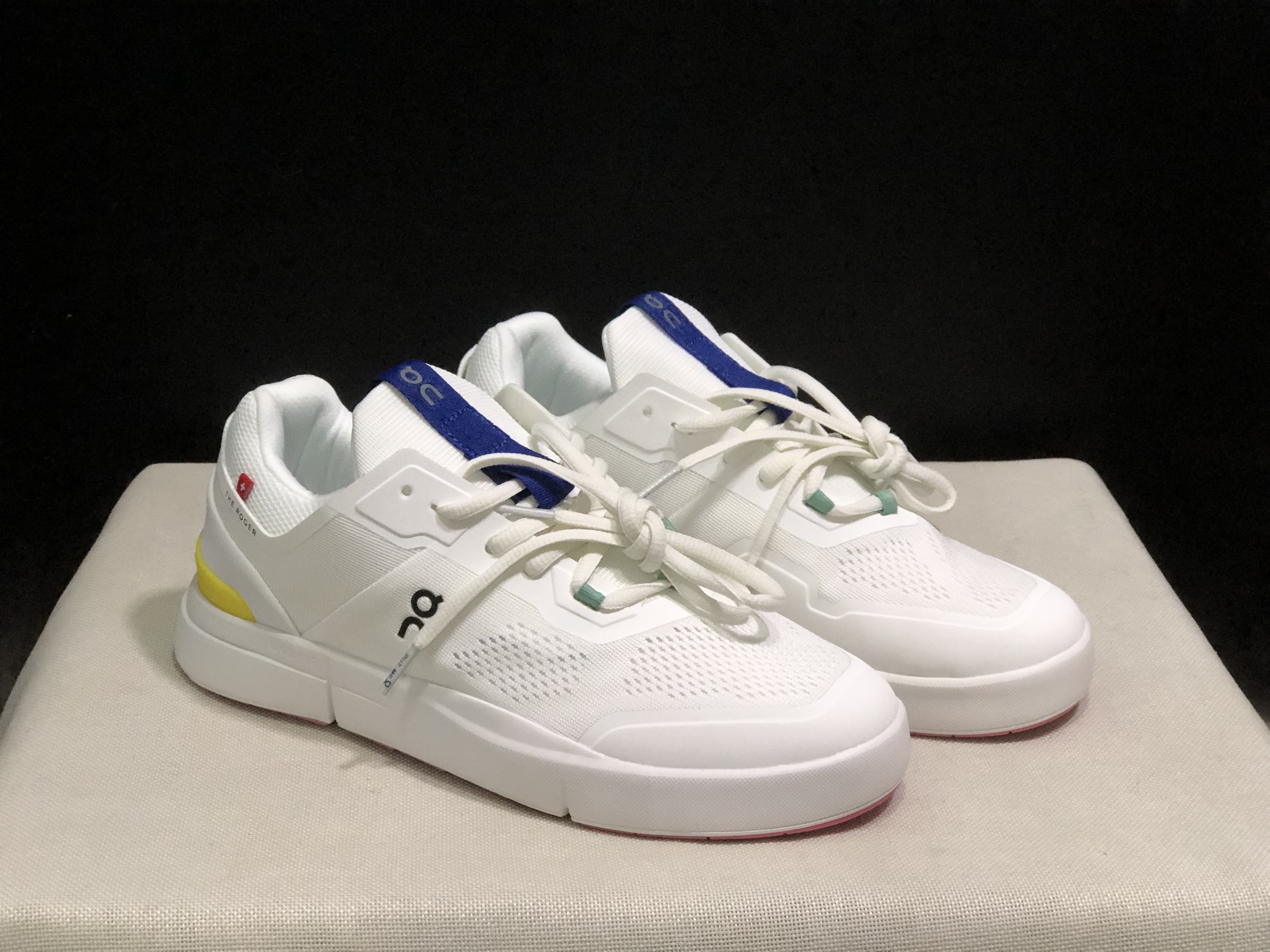 On Running The Roger Spin Breathable Mesh Sneakers Blue White/Pink Sole