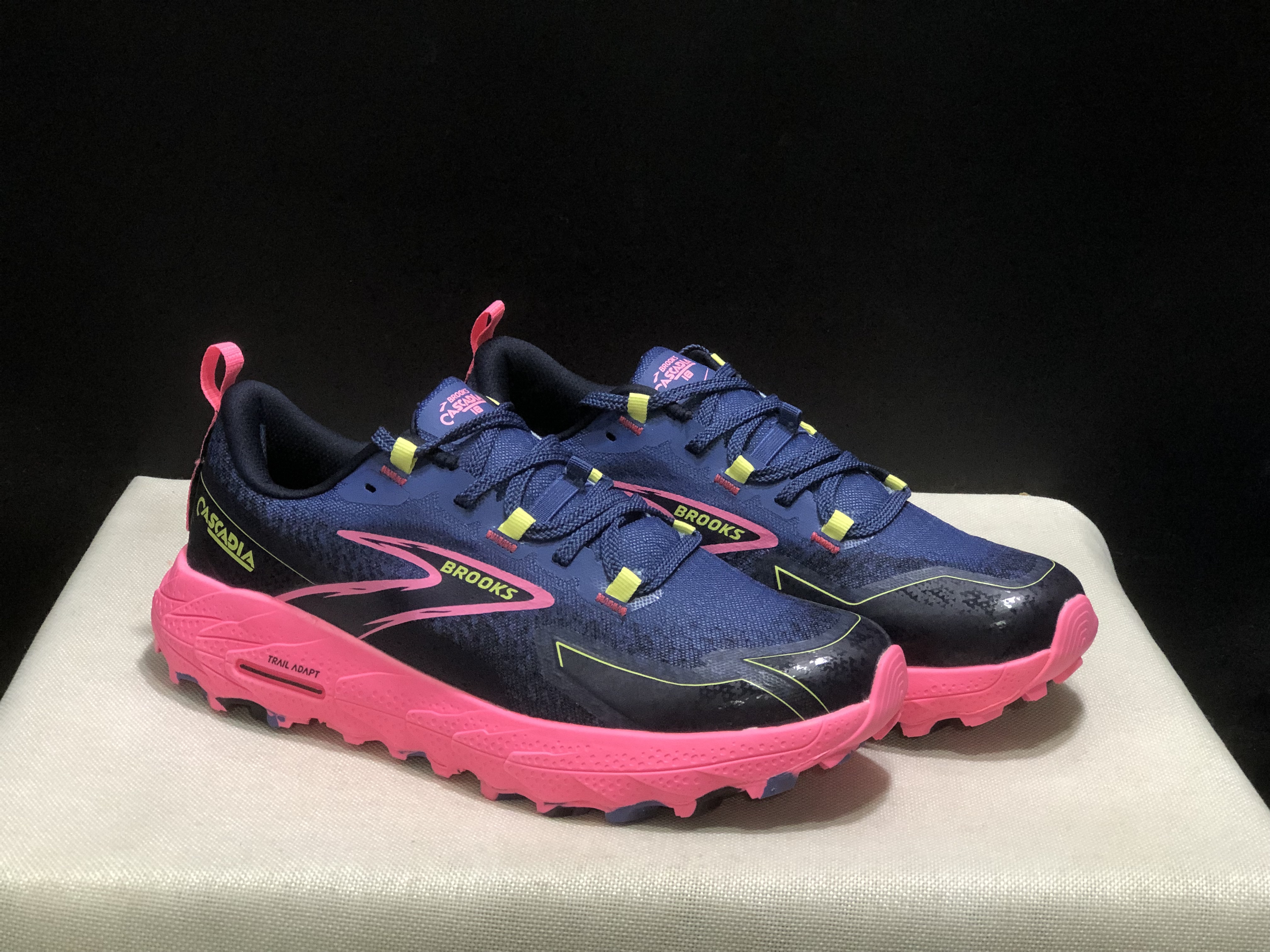 Brooks Cascadia 18 Low-top Running Shoes Grey Blue/Pink/Sunny Lime