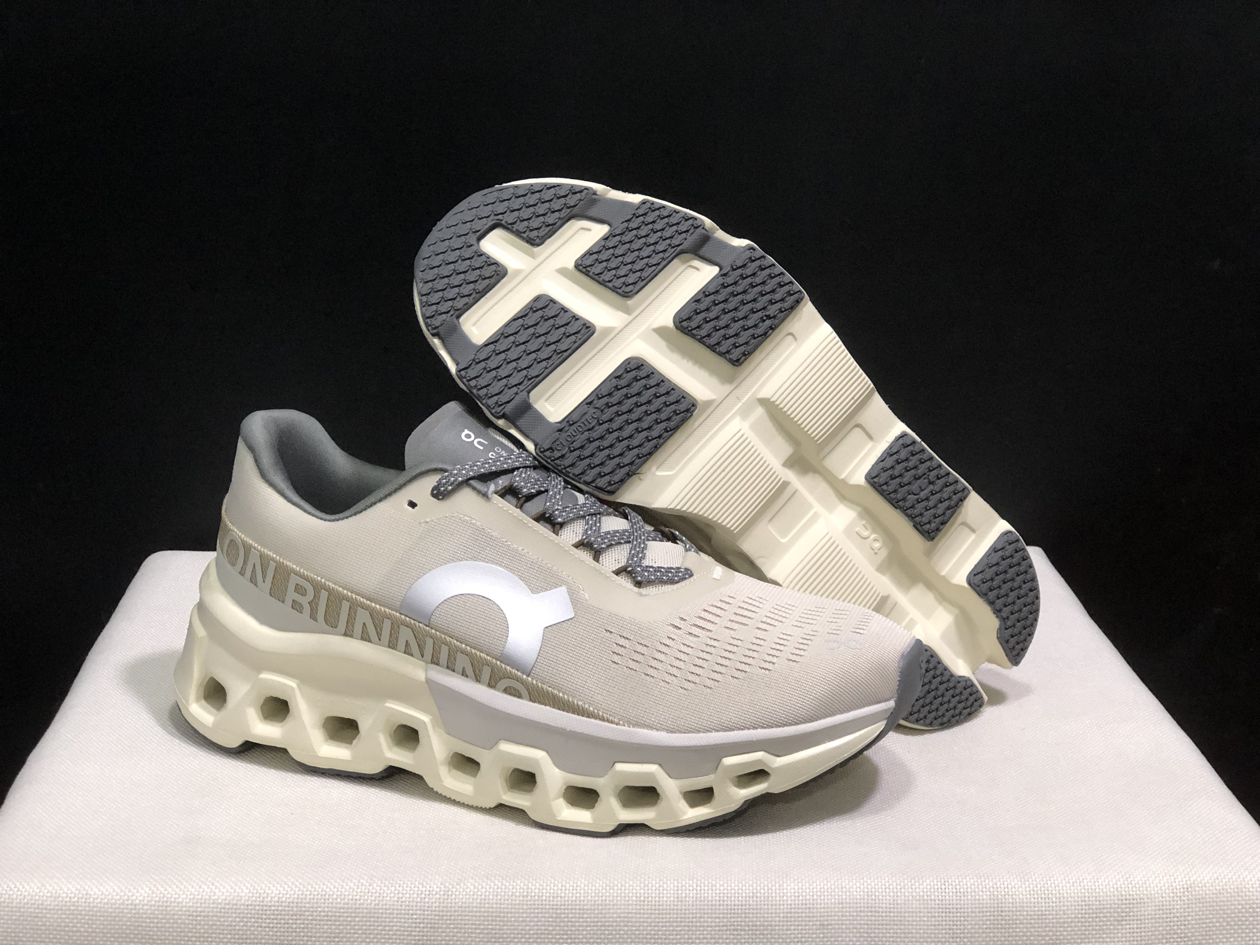 On Running Cloudmonster 2 Shock-Absorbing And Breathable Running Shoes Grey/Light Khaki