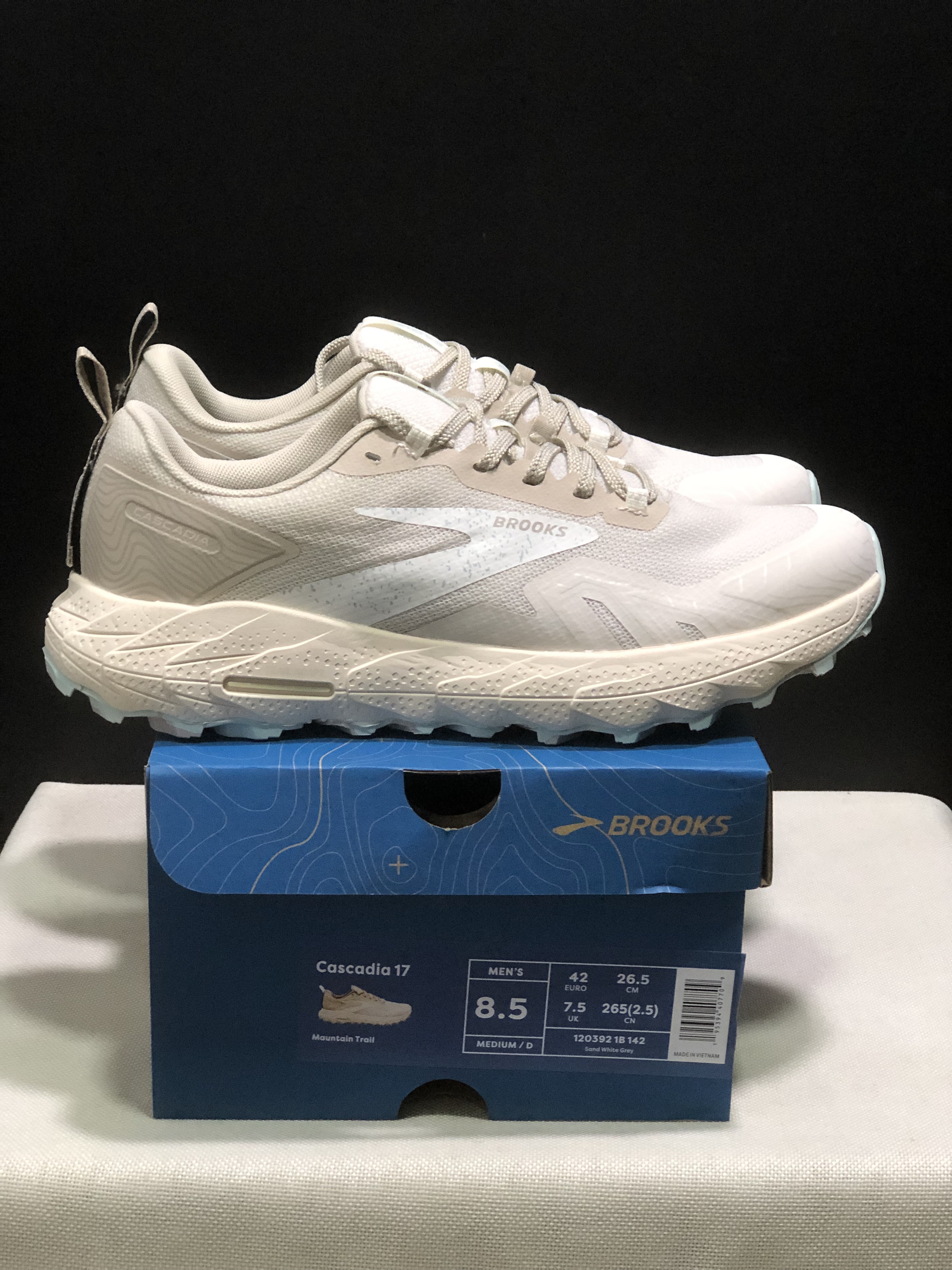 Brooks Cascadia 17 Trail Running Shoes Sand White Grey