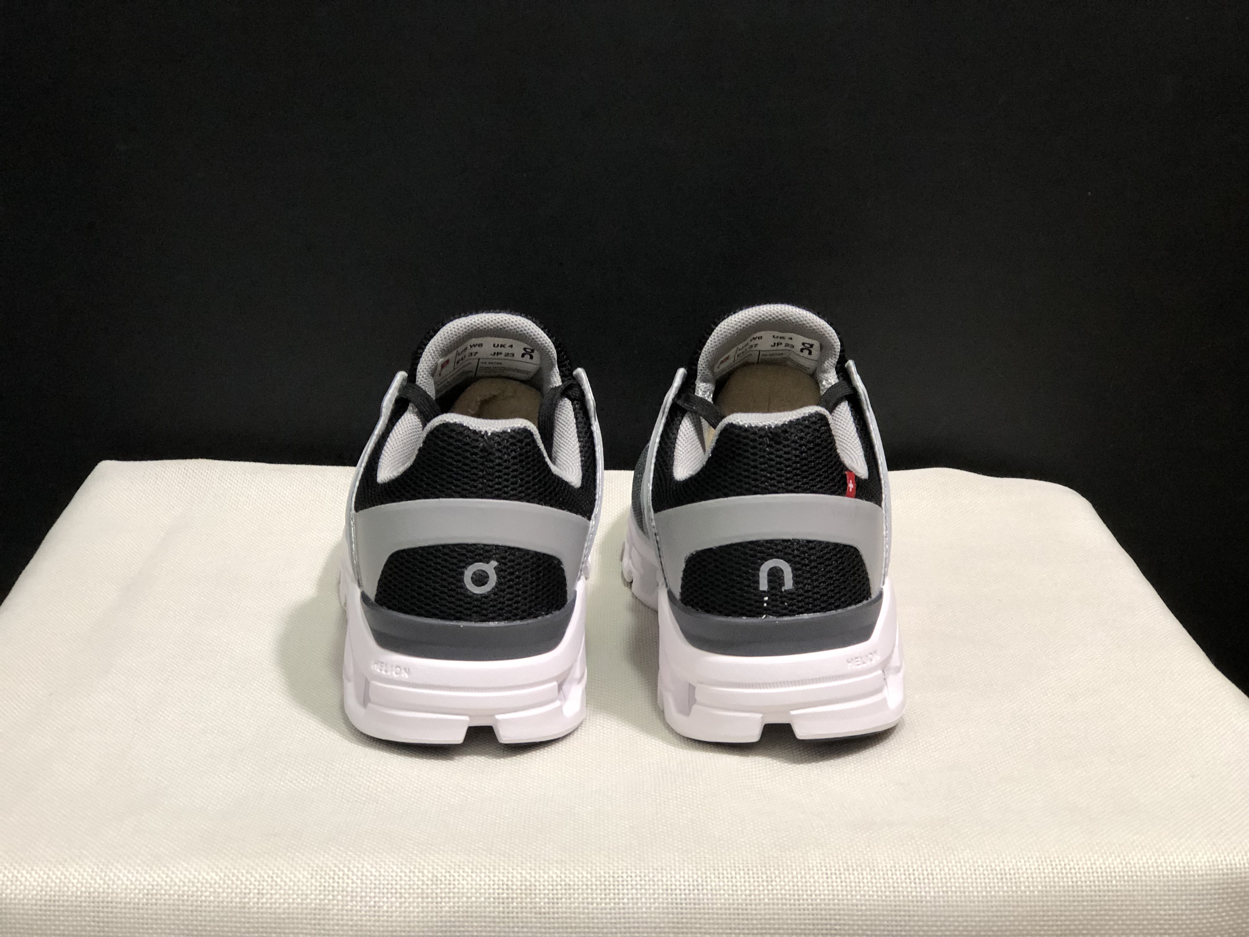 On Running Cloudswift Cushioning Running Shoes Light Grey/Dark Grey