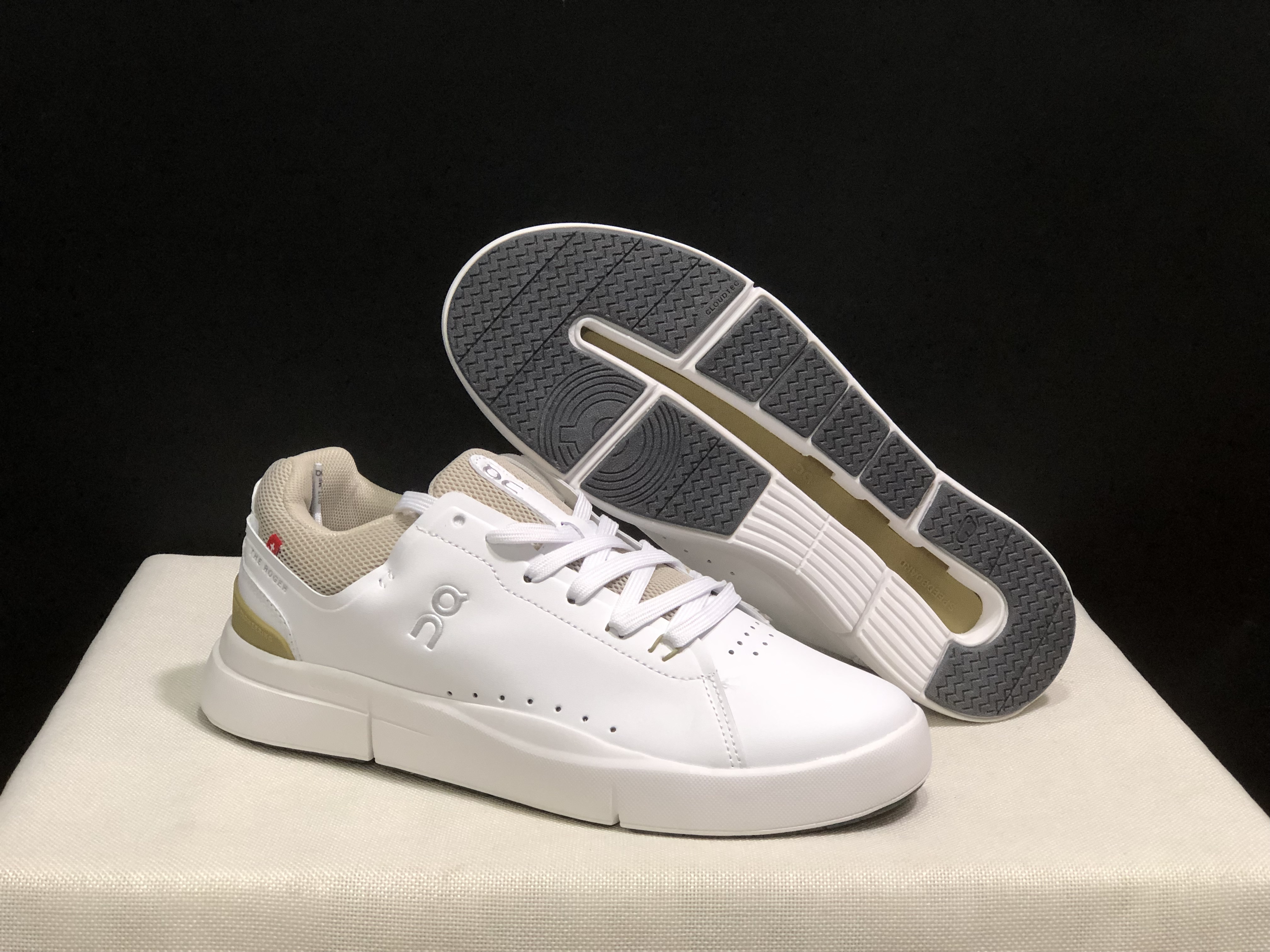 On Running The Roger Spin Board Shoes White/Bronze