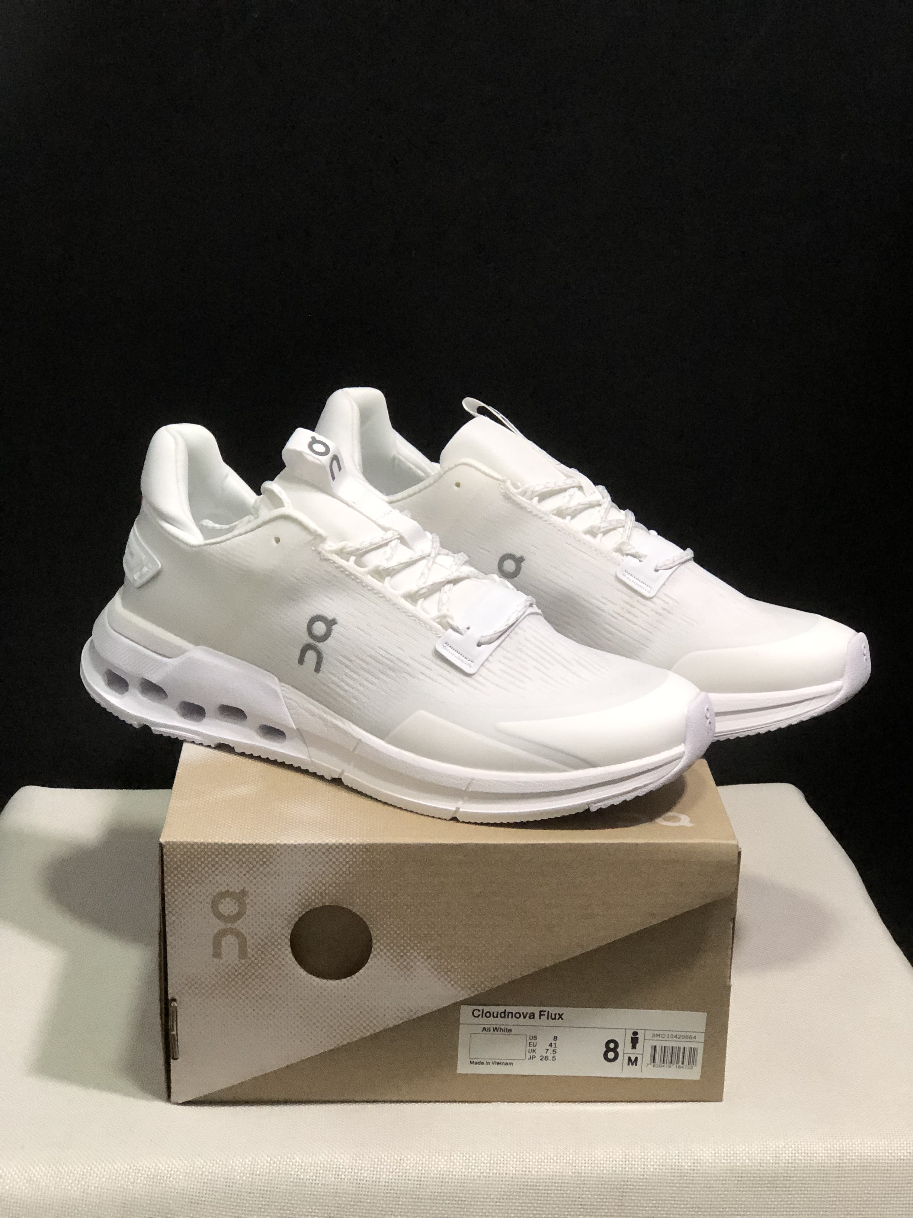 On Running Cloudnova Flux Comfortable Running Shoes All White